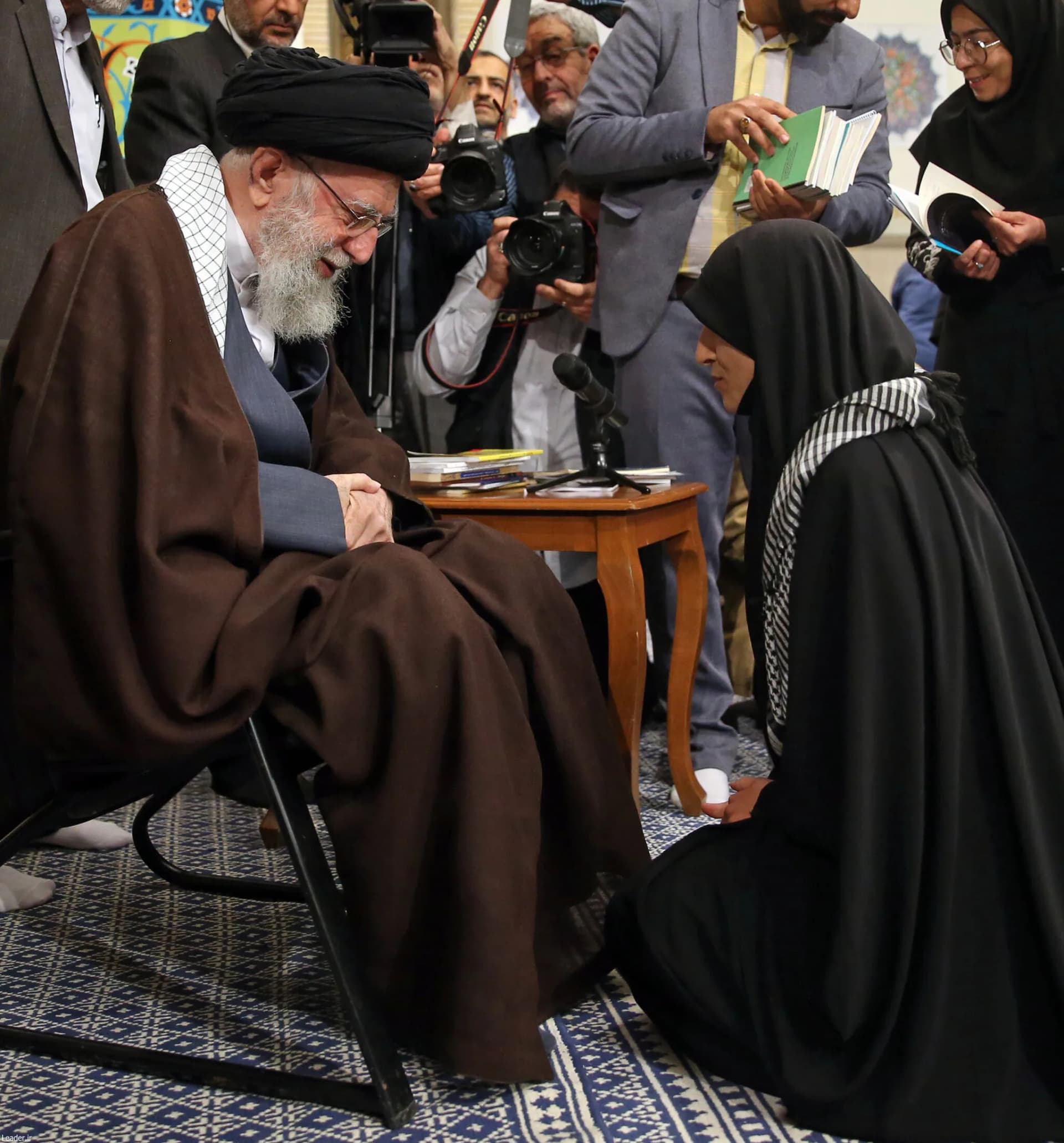 دیدار شاعران با رهبر انقلاب +تصاویر — تصویر 3