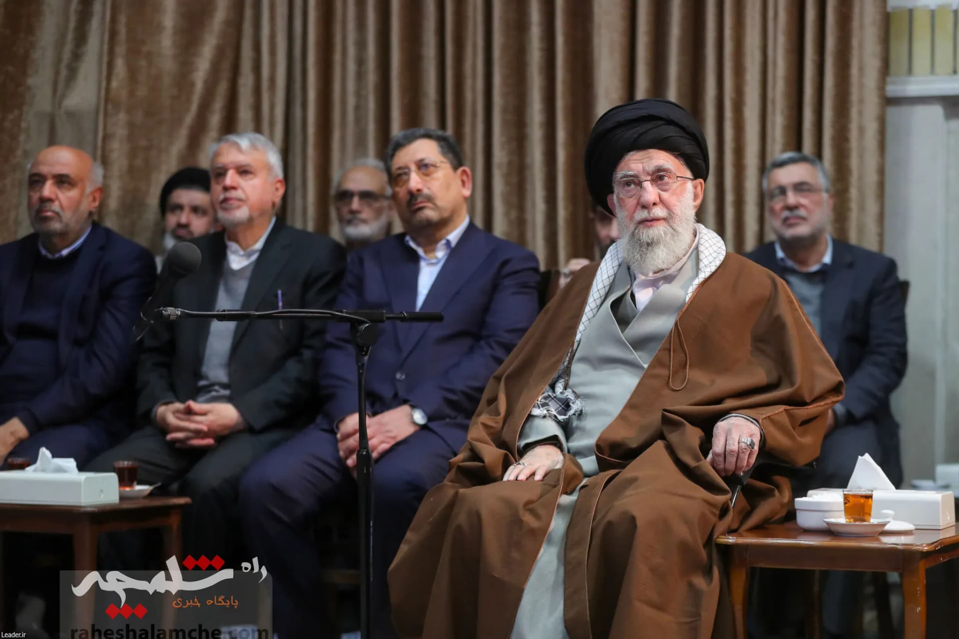بازدید رهبر انقلاب از نمایشگاه توانمندیها و دستاوردهای بخش خصوصی +تصاویر — تصویر 68
