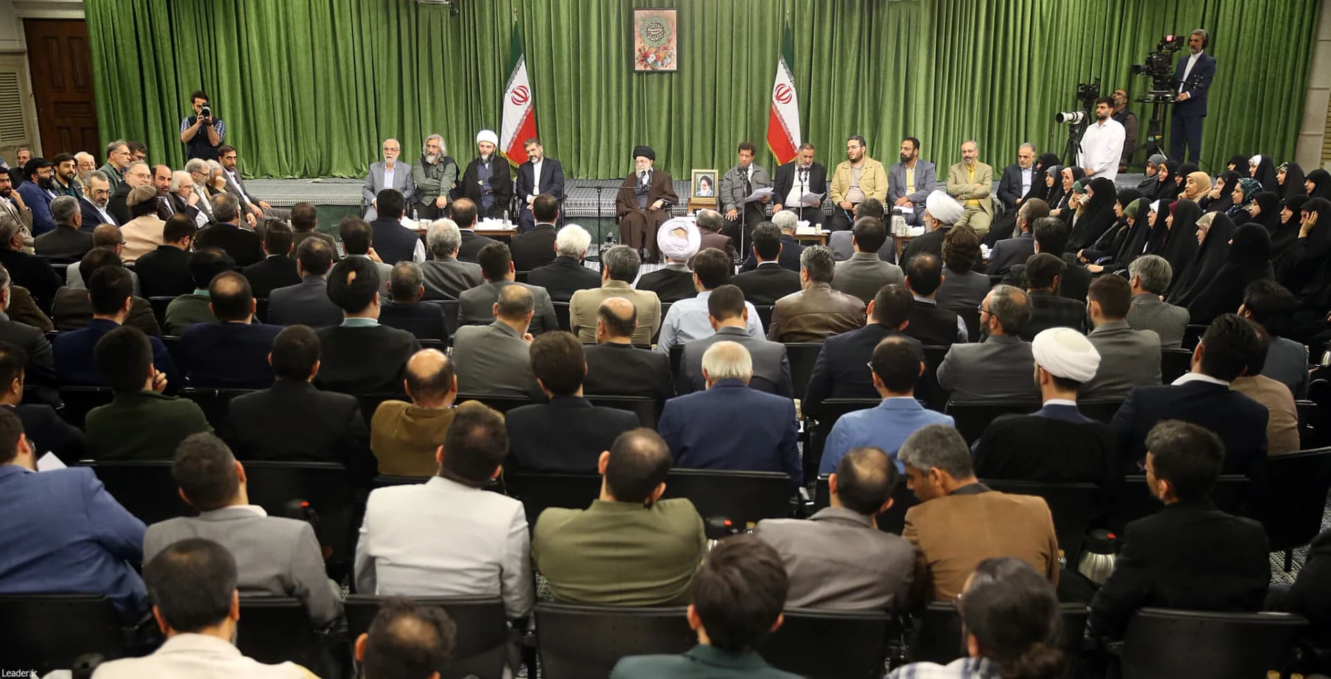 دیدار شاعران با رهبر انقلاب +تصاویر2 — تصویر 76