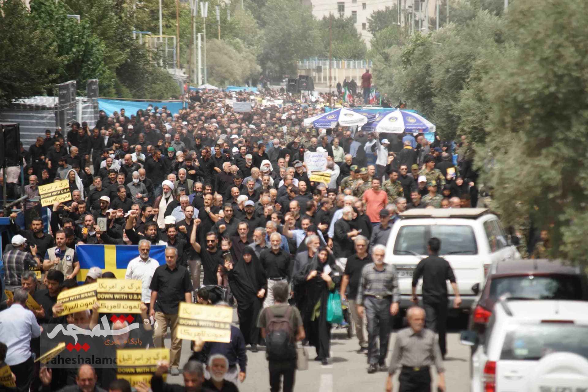 نمازگزاران تهرانی، اهانت مجدد به قرآن کریم در سوئد را محکوم کردند +تصاویر — تصویر 19