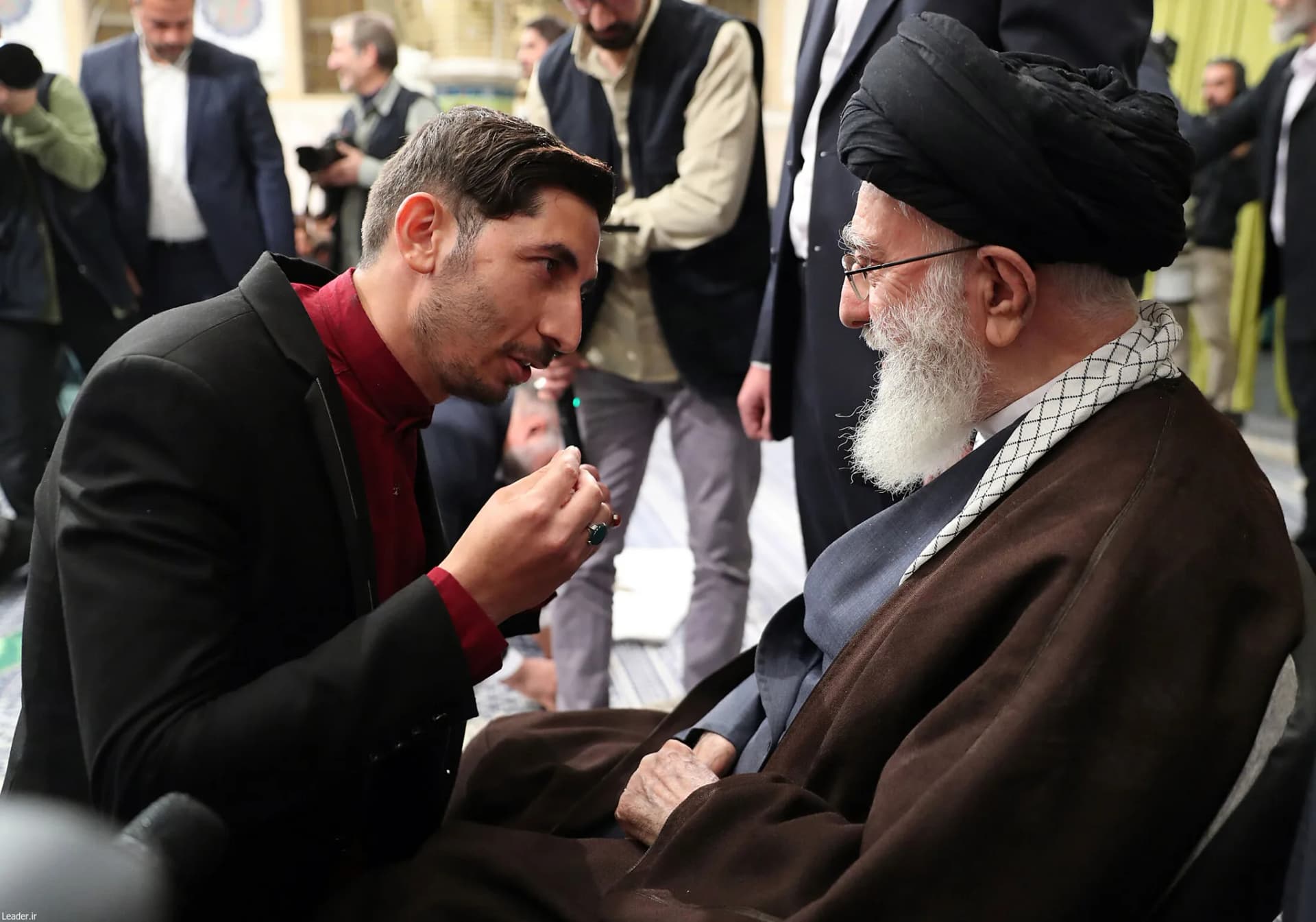 دیدار شاعران با رهبر انقلاب +تصاویر2 — تصویر 75