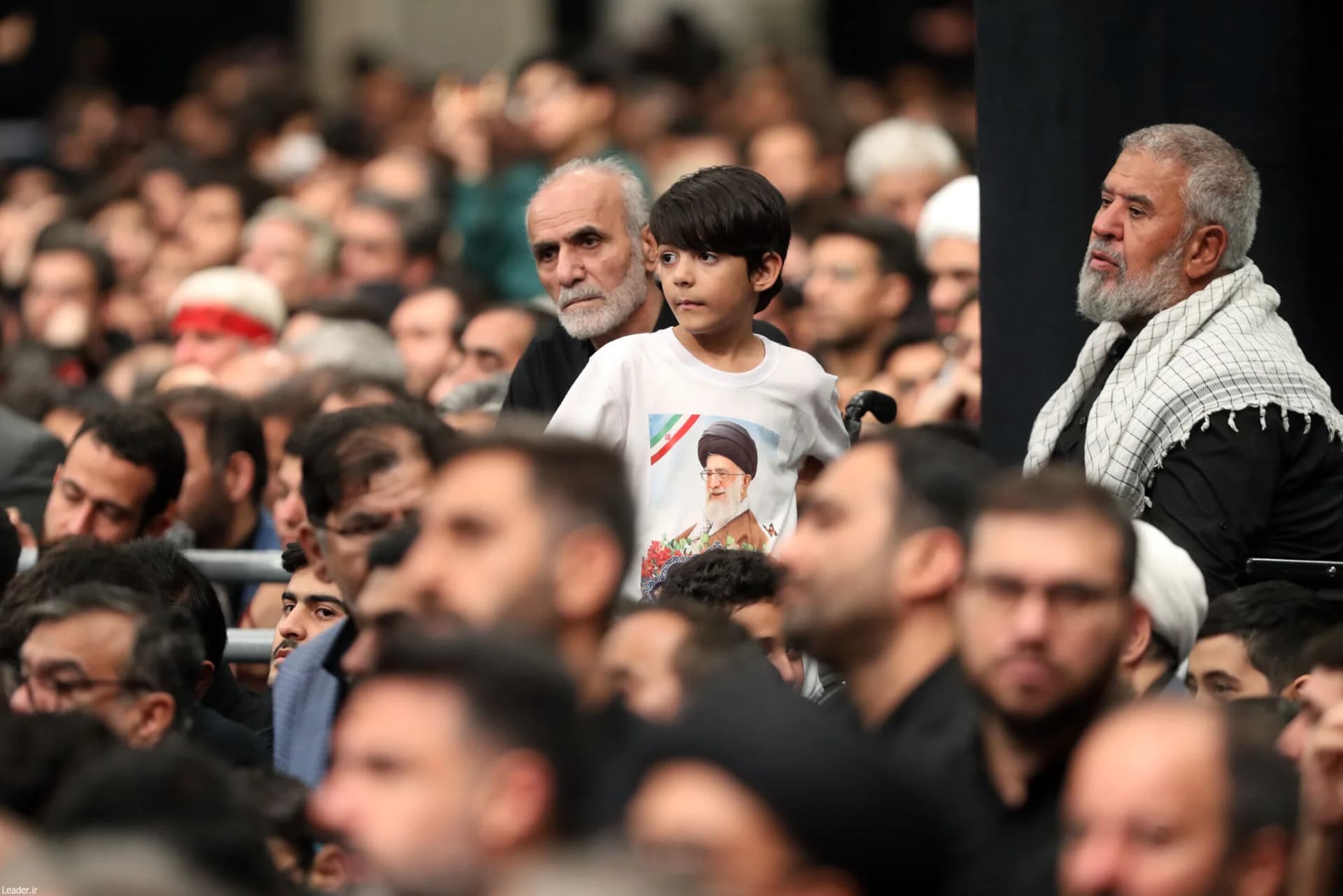 مراسم شام غریبان سیدالشهد(ع) با حضور رهبر انقلاب +تصاویر — تصویر 4