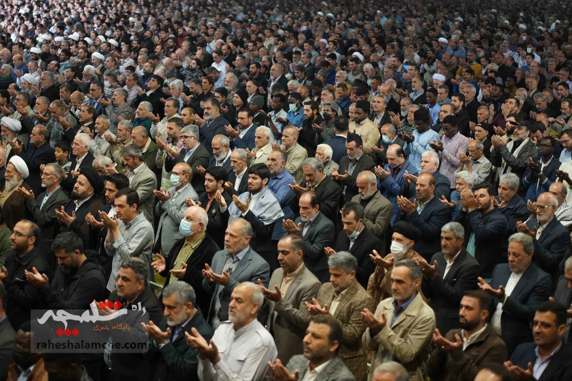 نمازجمعه تهران با حضور «شیخ زکزاکی» +تصاویر — تصویر 40