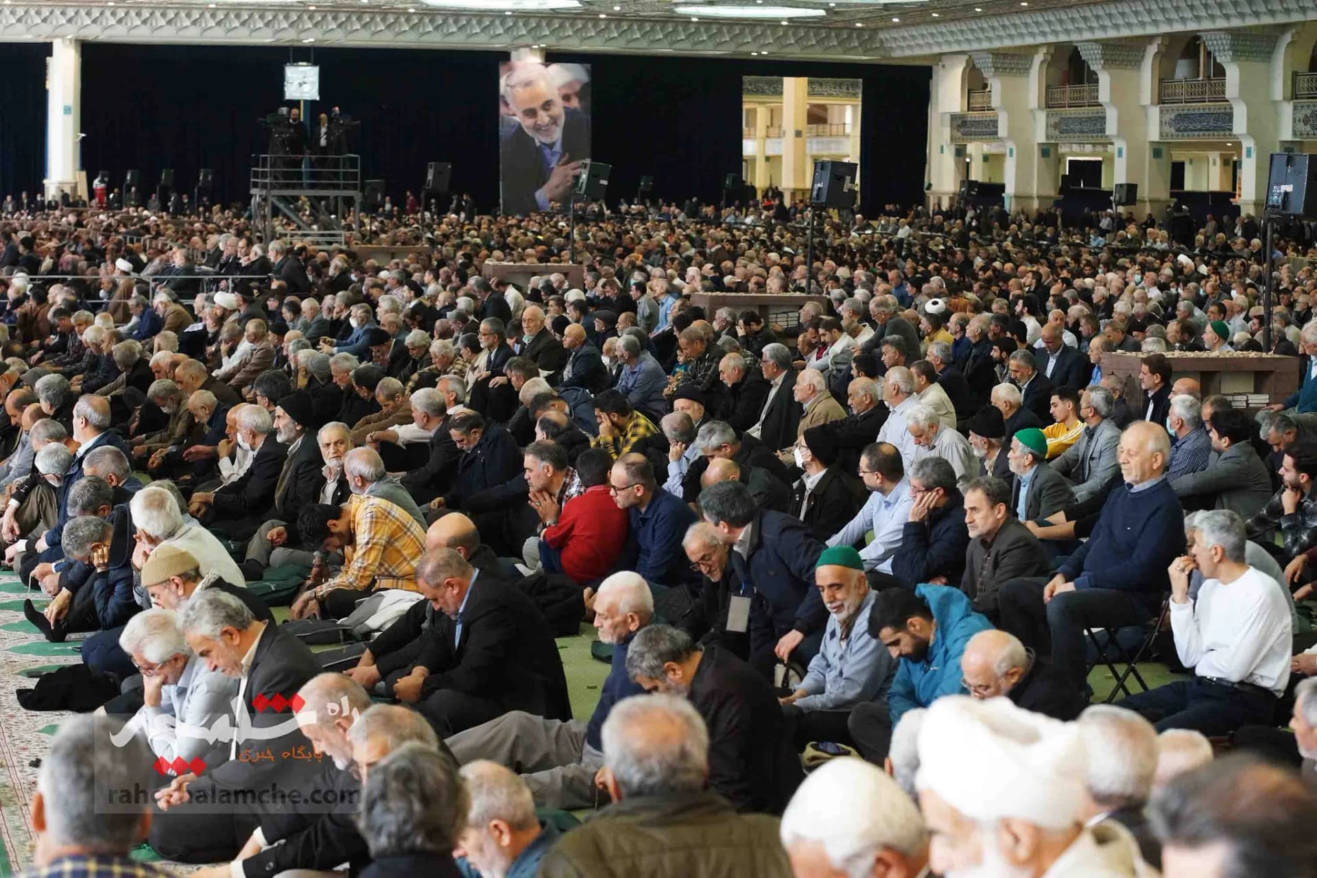 نمازجمعه این هفته تهران به امامت آیتالله خاتمی برگزار شد +تصاویر — تصویر 23