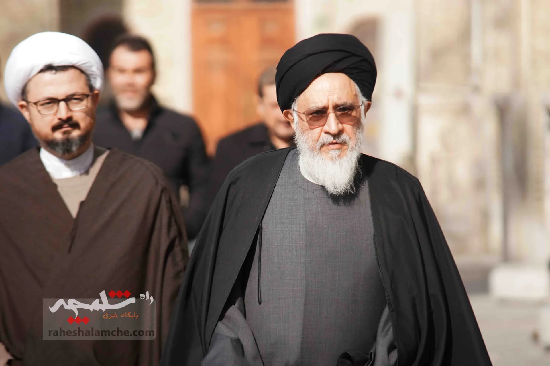 همه شخصیتهایی که در مراسم ترحیم آیتالله امام کاشانی حضور داشتند +تصاویر — تصویر 6