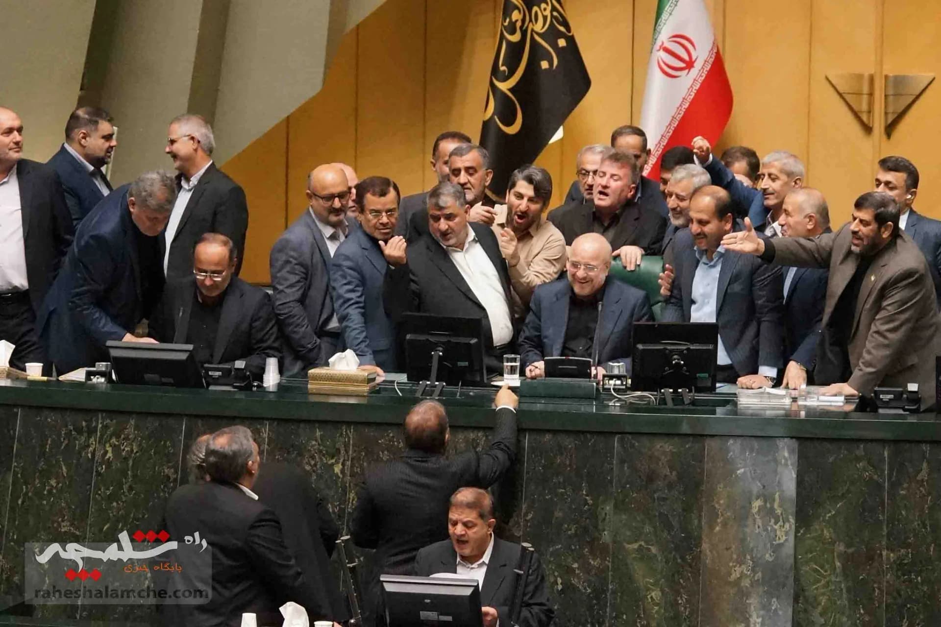 تحصن نمایندگان شمالی در صحن علنی امروز مجلس +تصاویر — تصویر 10
