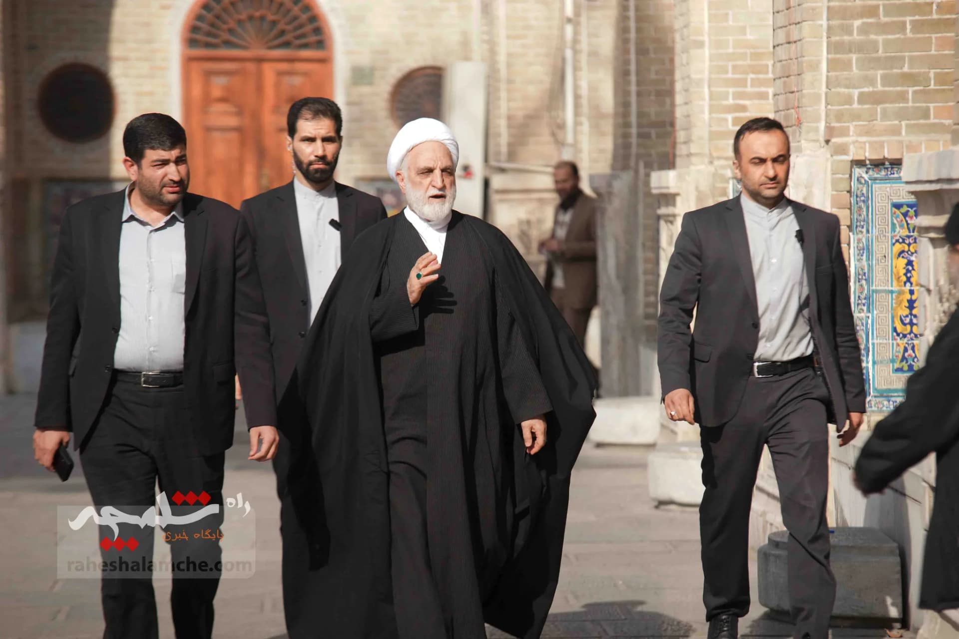 همه شخصیتهایی که در مراسم ترحیم آیتالله امام کاشانی حضور داشتند +تصاویر — تصویر 7