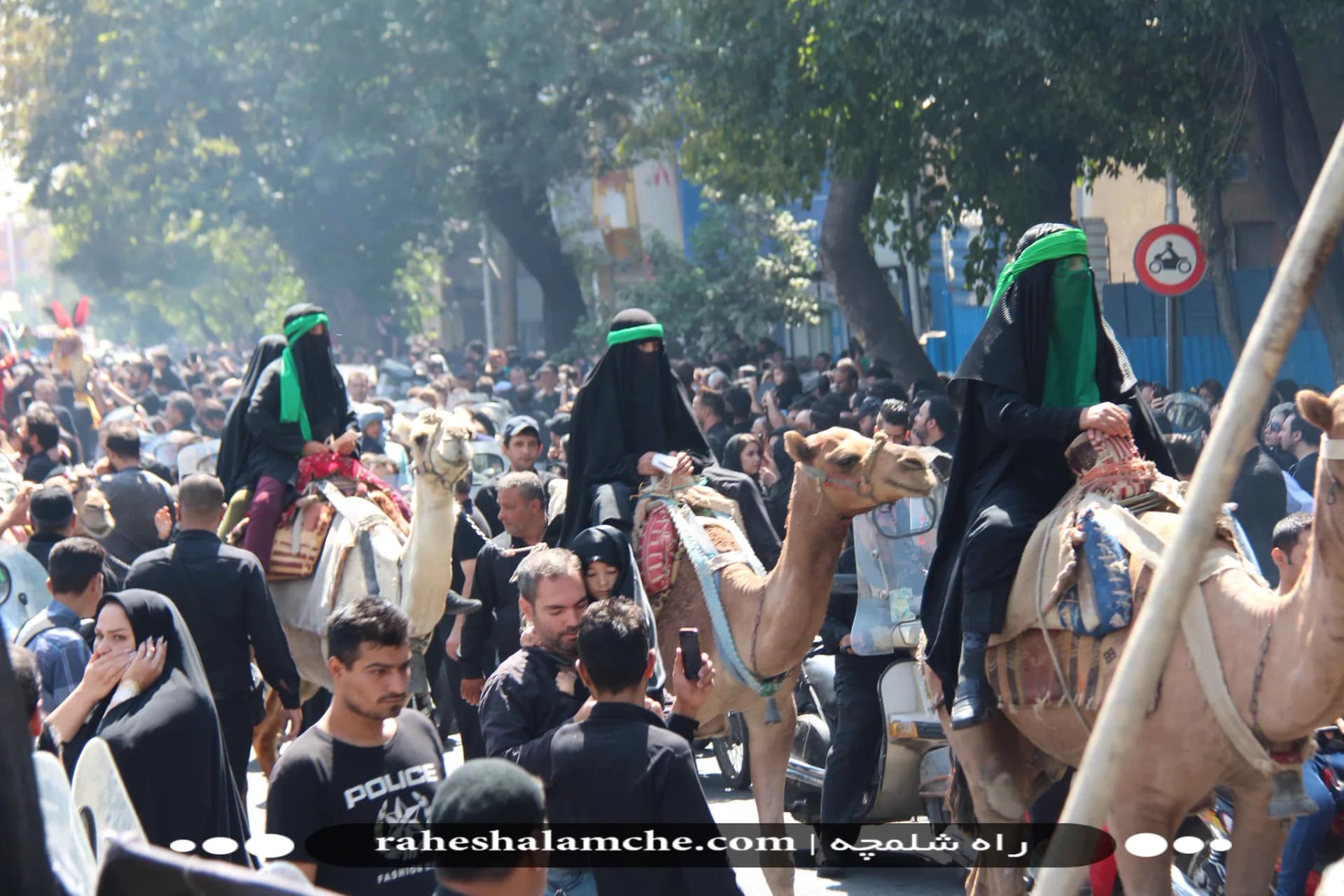 بزرگ ترین کاروان علامت کشی و دسته عزاداری بنیاسد در تهران/ تصاویر — تصویر 19