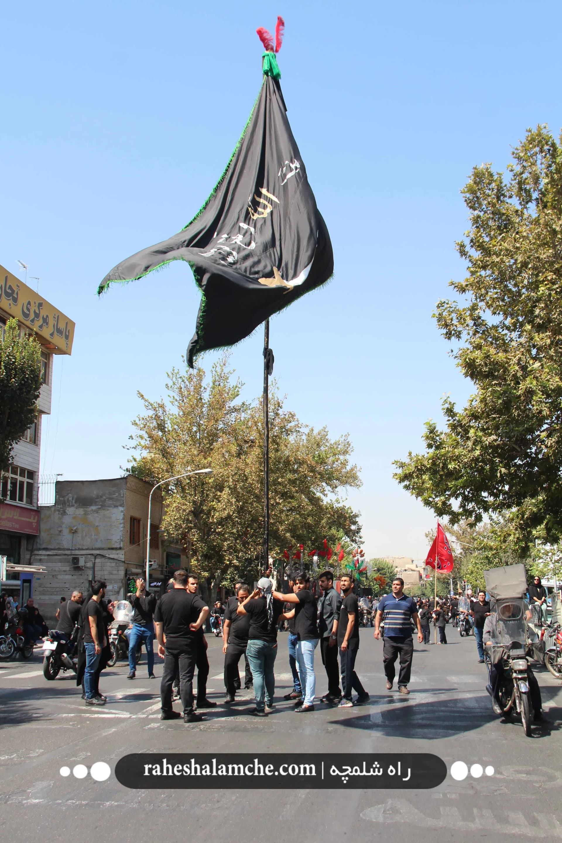بزرگ ترین کاروان علامت کشی و دسته عزاداری بنیاسد در تهران/ تصاویر — تصویر 8