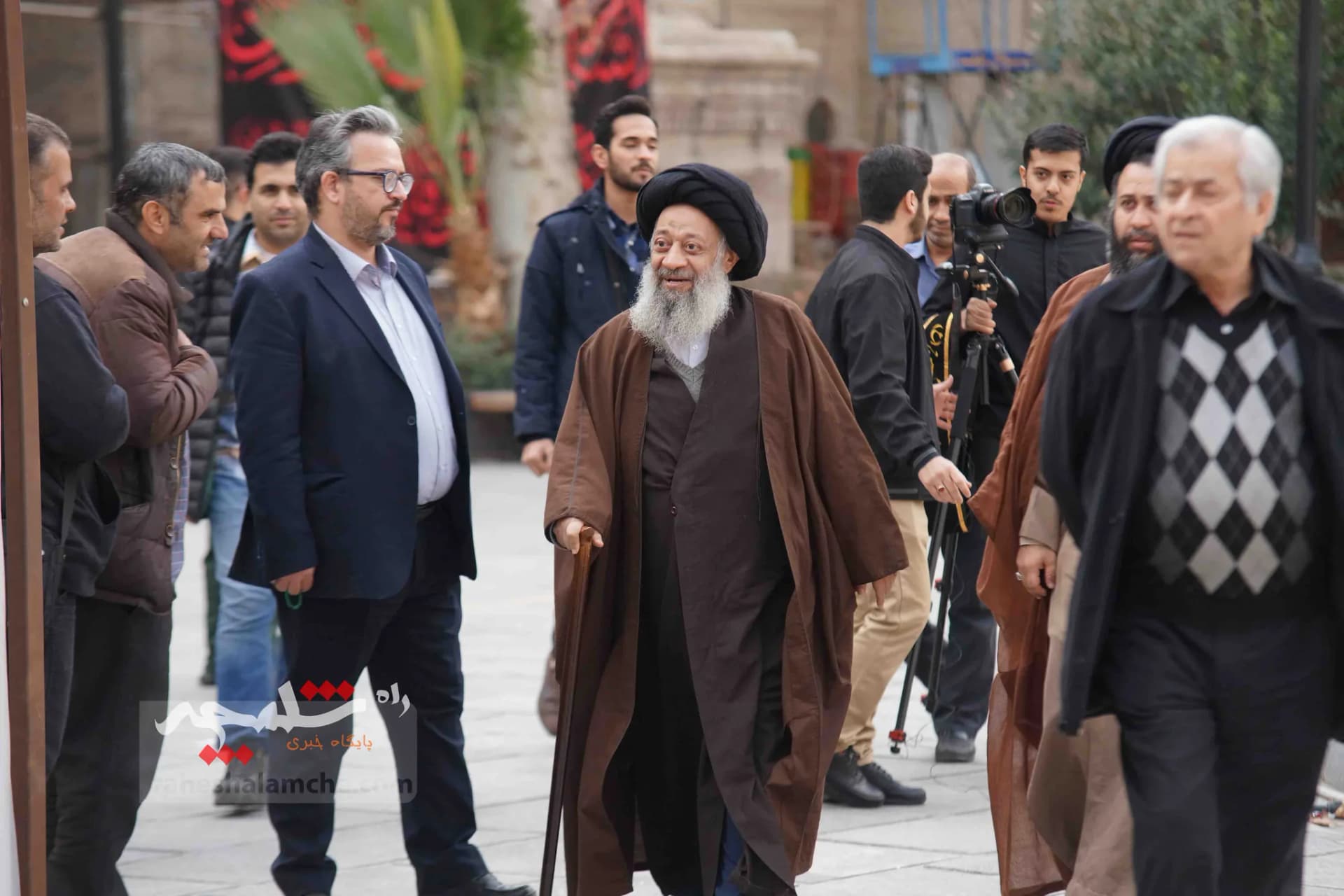 همه شخصیتهایی که در مراسم ترحیم آیتالله امام کاشانی حضور داشتند +تصاویر — تصویر 12