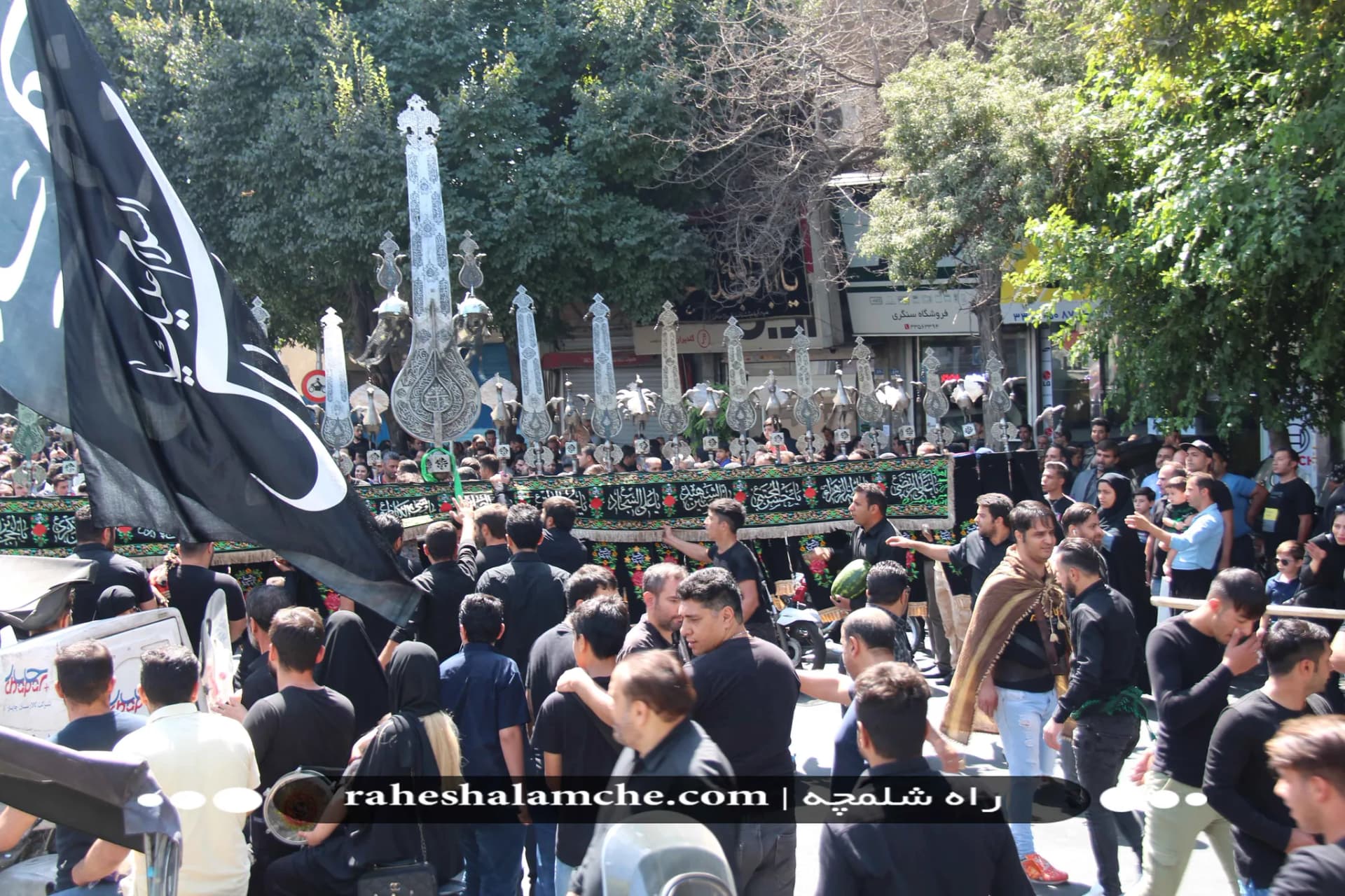 بزرگ ترین کاروان علامت کشی و دسته عزاداری بنیاسد در تهران/ تصاویر — تصویر 56