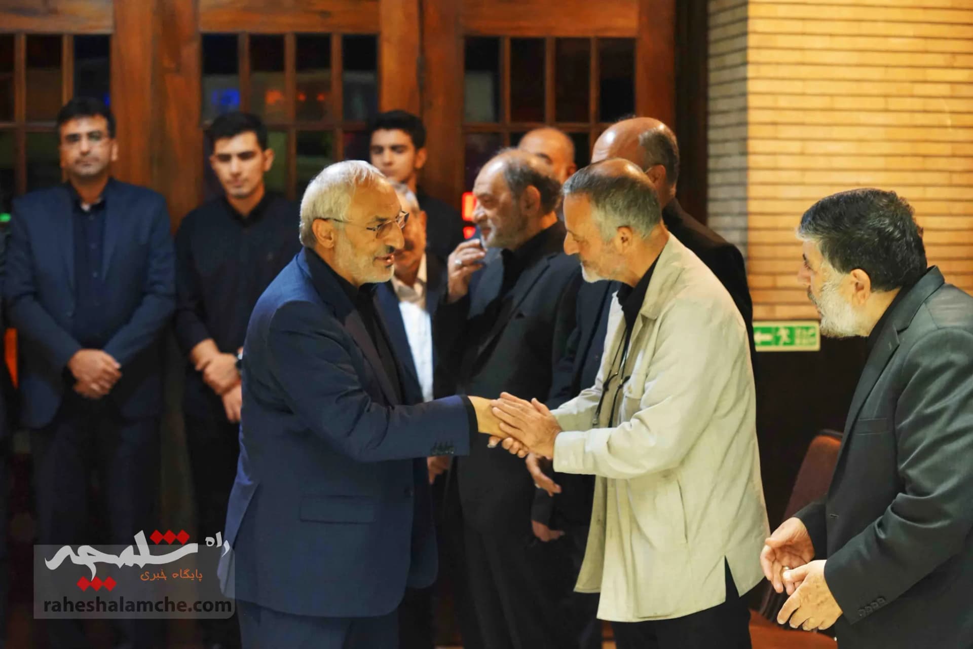 همه شخصیتهایی که در مراسم ختم مادر زریبافان شرکت کرده بودند +تصاویر — تصویر 32