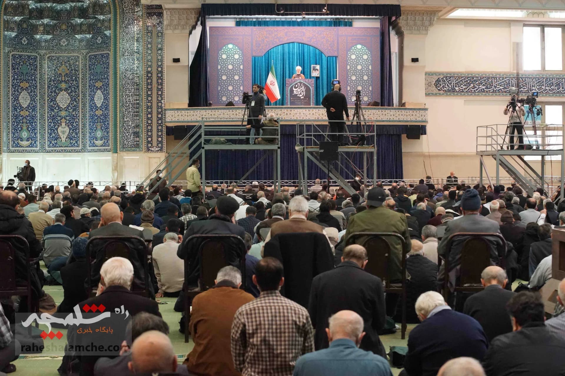 حضور پررنگ جوانان و نوجوانان در نماز جمعه تهران +تصاویر — تصویر 18