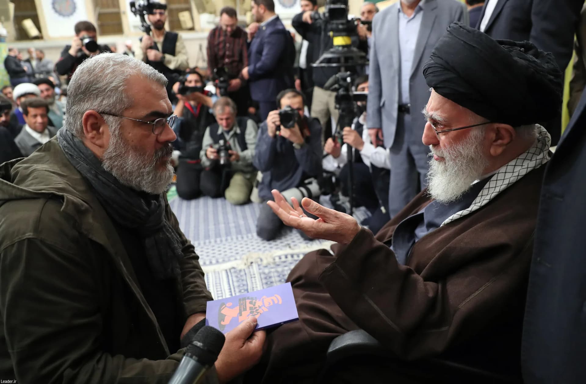 دیدار شاعران با رهبر انقلاب +تصاویر — تصویر 5