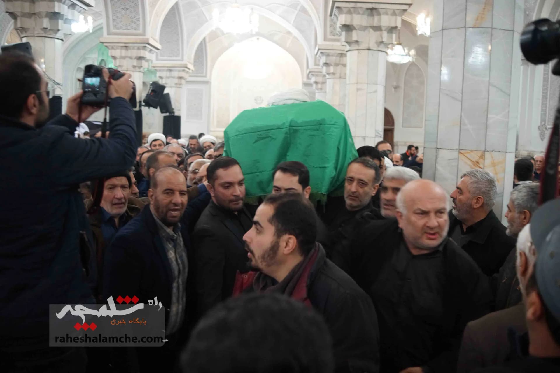 تشییع پیکر آیتالله امامی کاشانی +تصاویر — تصویر 20