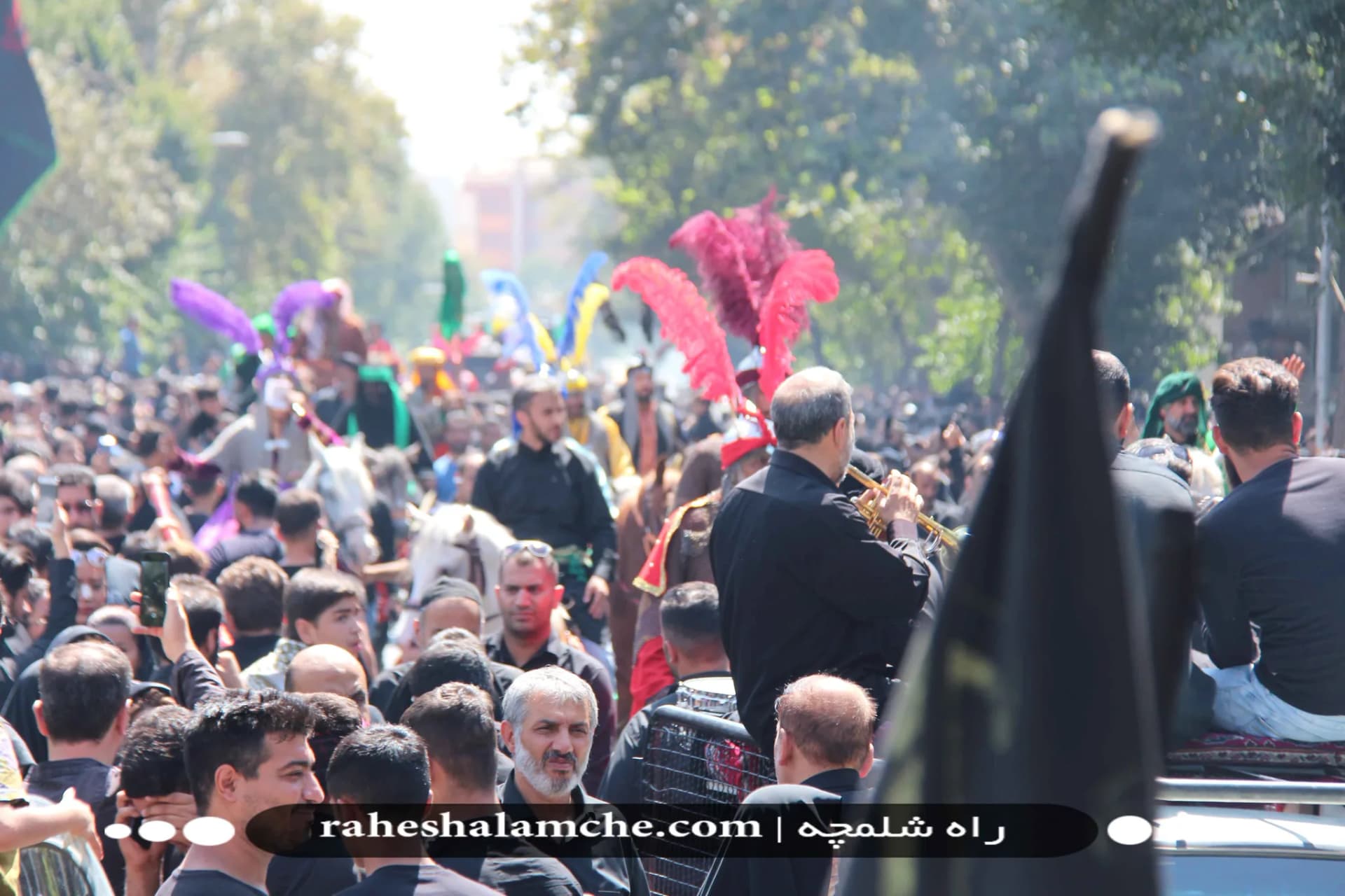 بزرگ ترین کاروان علامت کشی و دسته عزاداری بنیاسد در تهران/ تصاویر — تصویر 12