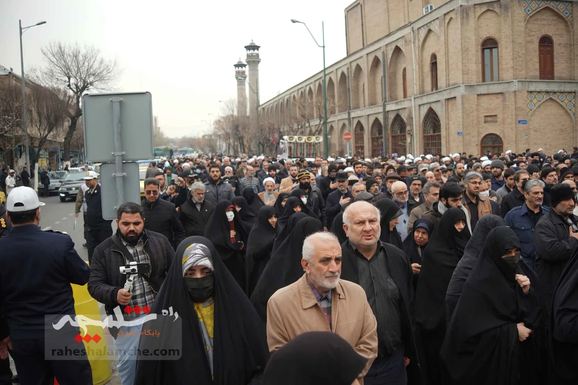 تشییع پیکر آیتالله امامی کاشانی +تصاویر — تصویر 35