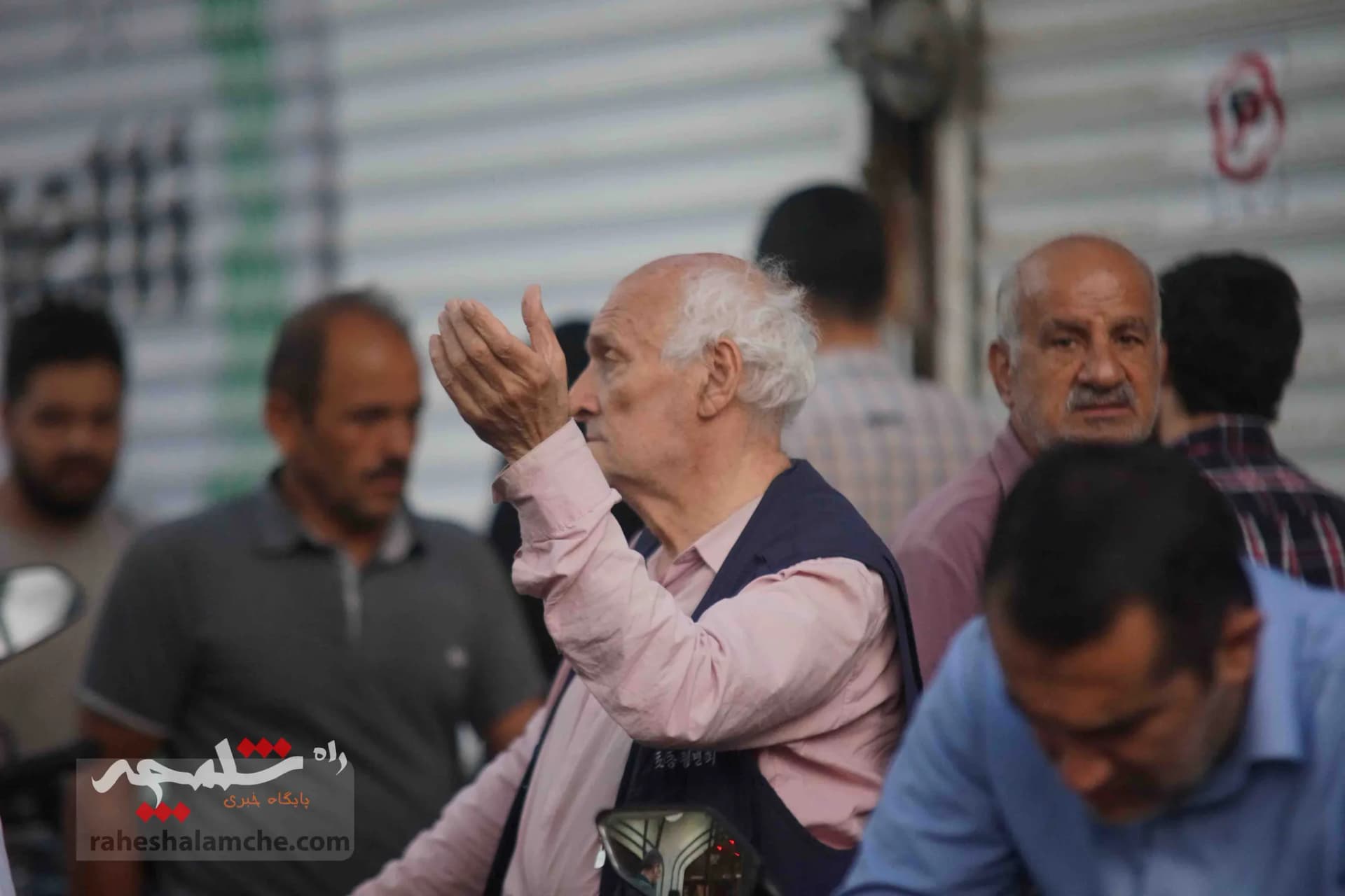 طنین دعای پرفیض عرفه در خیابان 17 شهریور تهران — تصویر 8