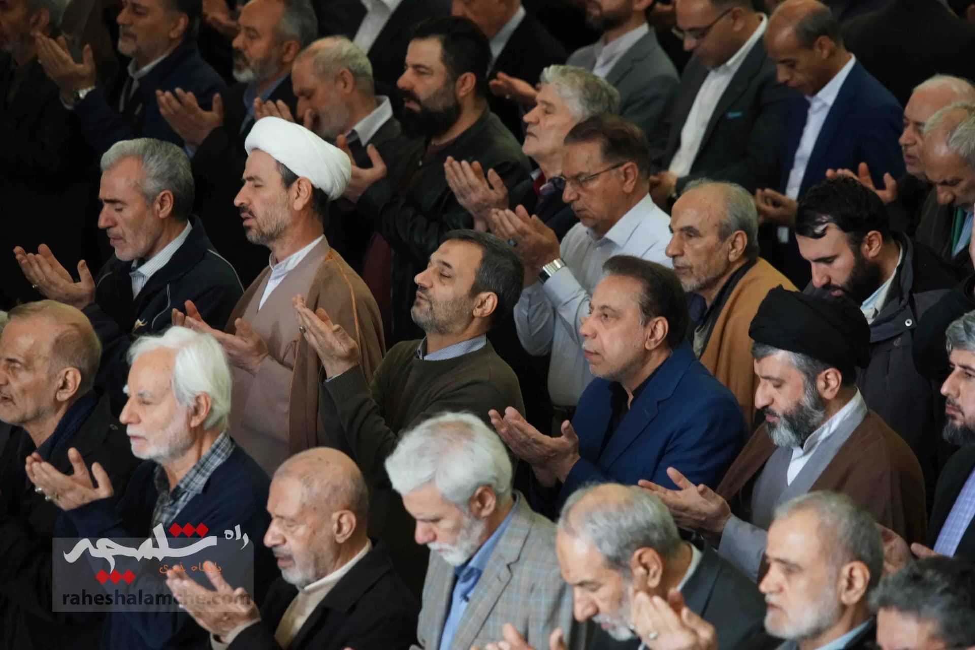 نمازجمعه این هفته تهران به امامت آیتالله خاتمی برگزار شد +تصاویر — تصویر 39