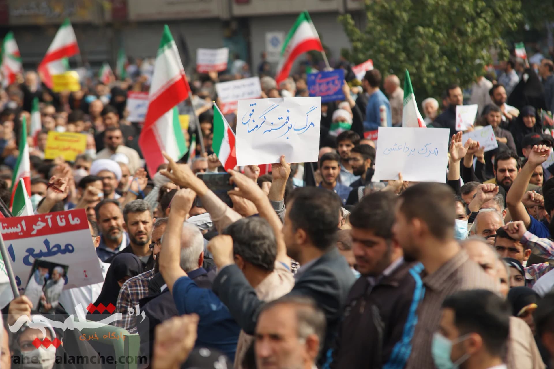 راهپیمایی عظیم تهرانیها با شعار؛ «سپاه انقلابی، انتقام انتقام» +تصاویر — تصویر 44