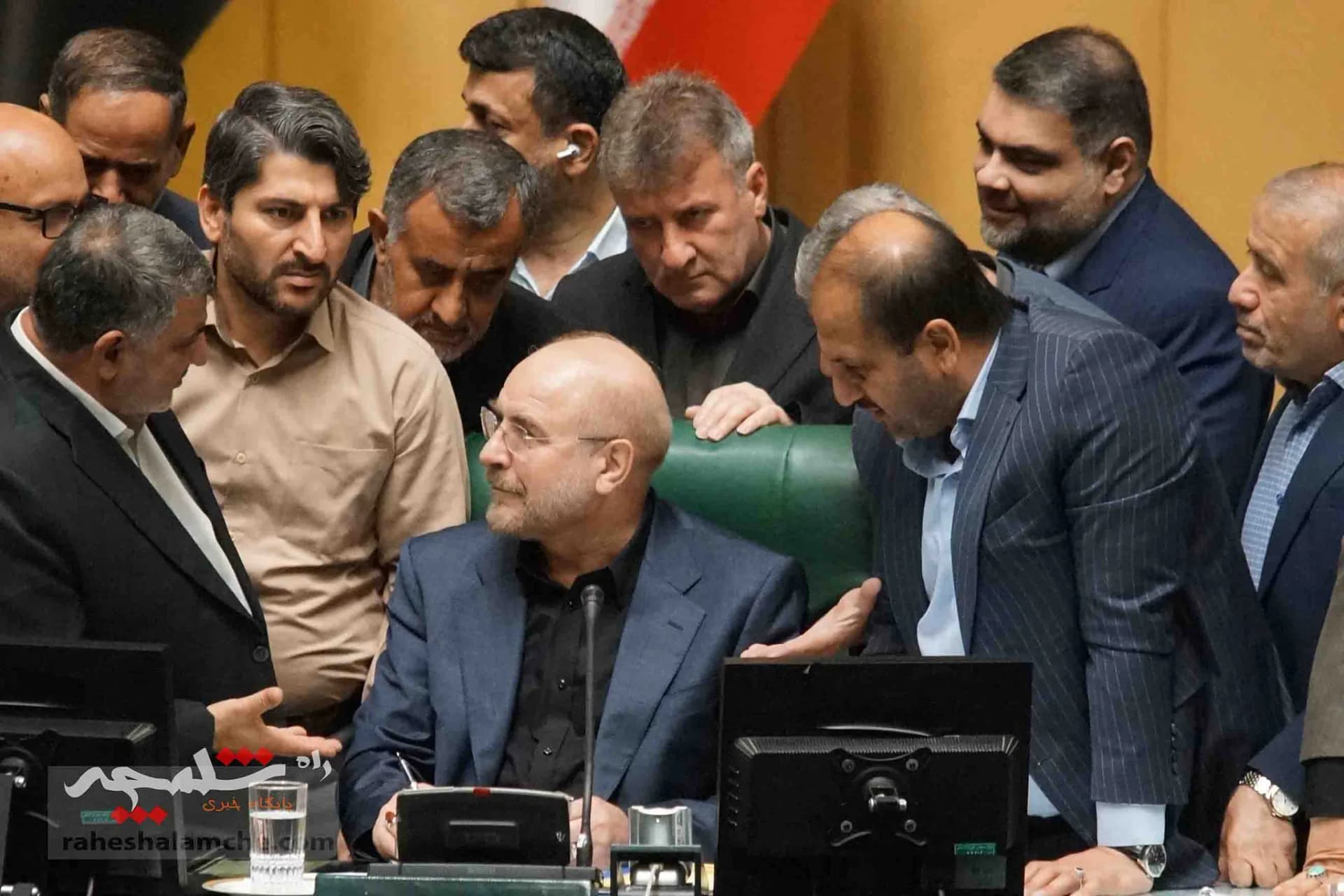 تحصن نمایندگان شمالی در صحن علنی امروز مجلس +تصاویر — تصویر 4