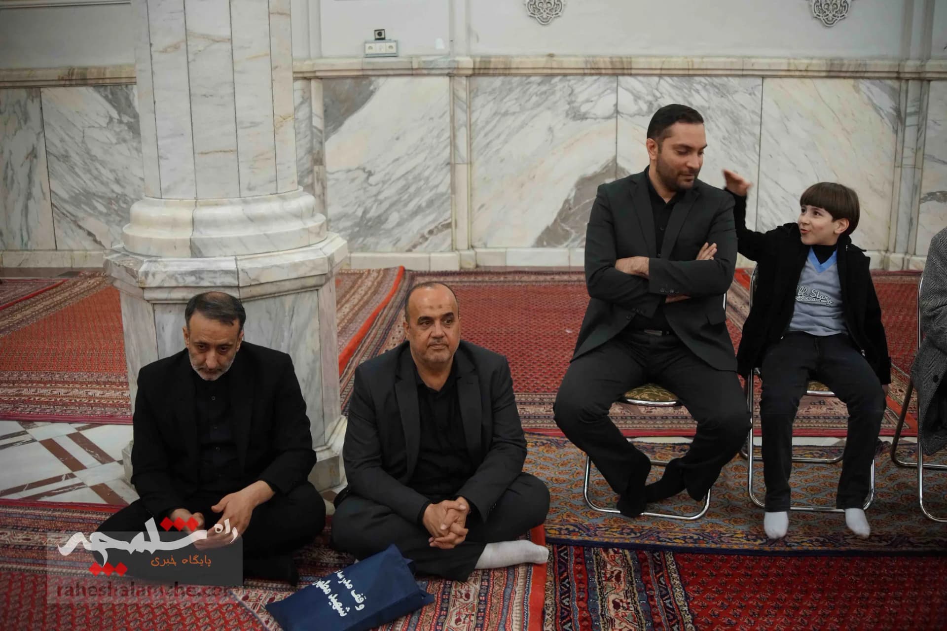 همه شخصیتهایی که در مراسم ترحیم آیتالله امام کاشانی حضور داشتند +تصاویر — تصویر 74