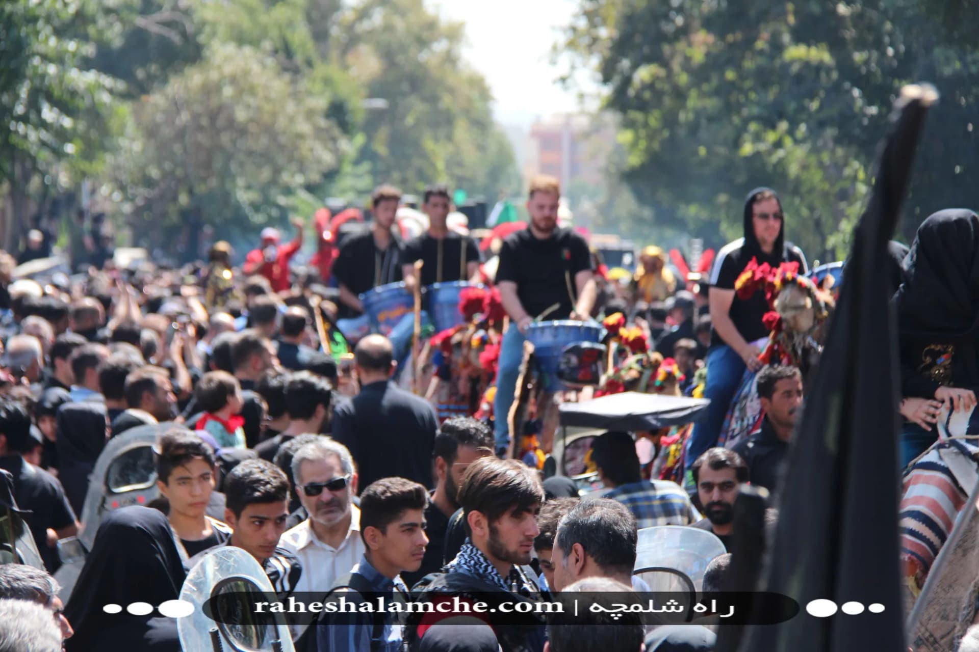بزرگ ترین کاروان علامت کشی و دسته عزاداری بنیاسد در تهران/ تصاویر — تصویر 46