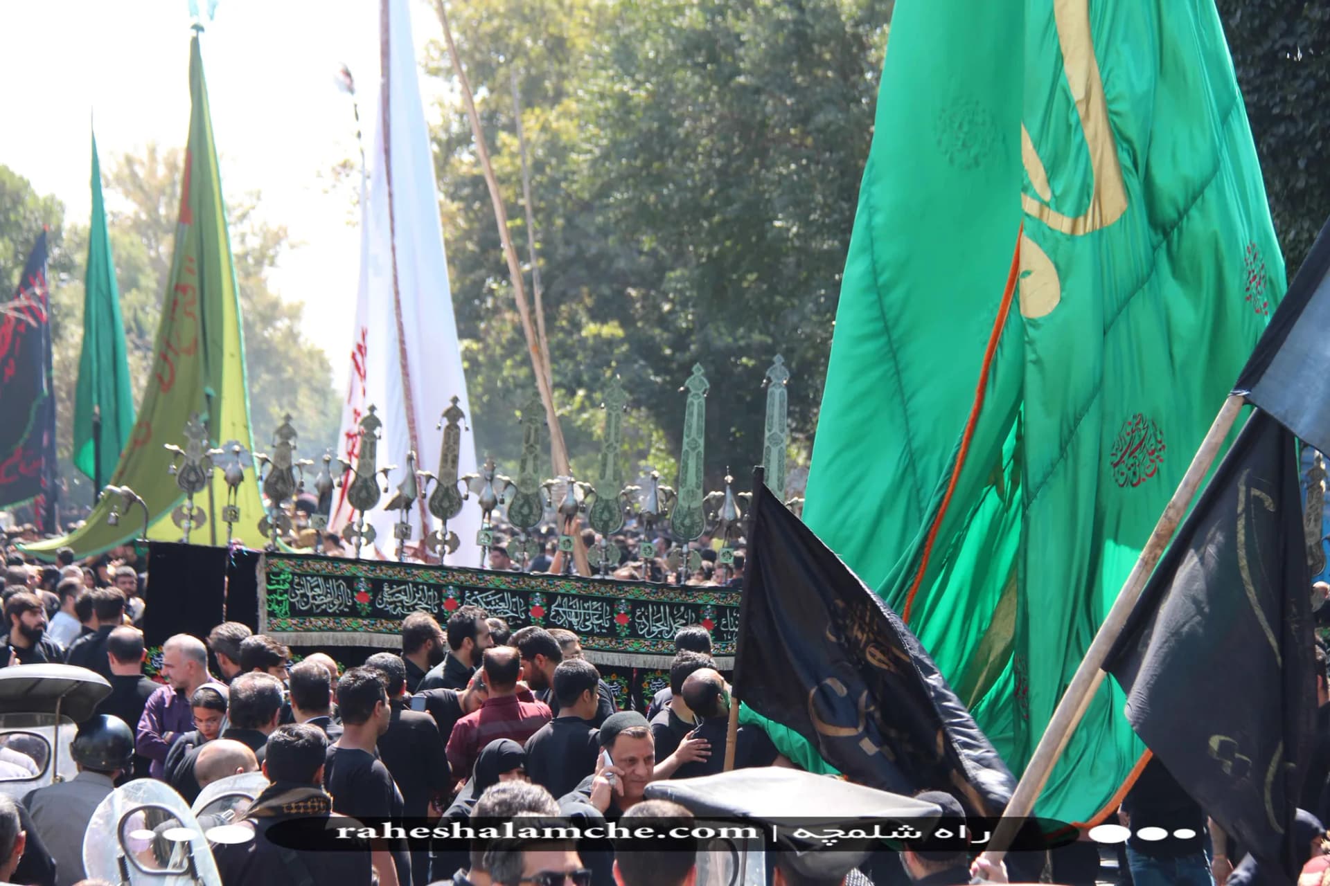 بزرگ ترین کاروان علامت کشی و دسته عزاداری بنیاسد در تهران/ تصاویر — تصویر 42