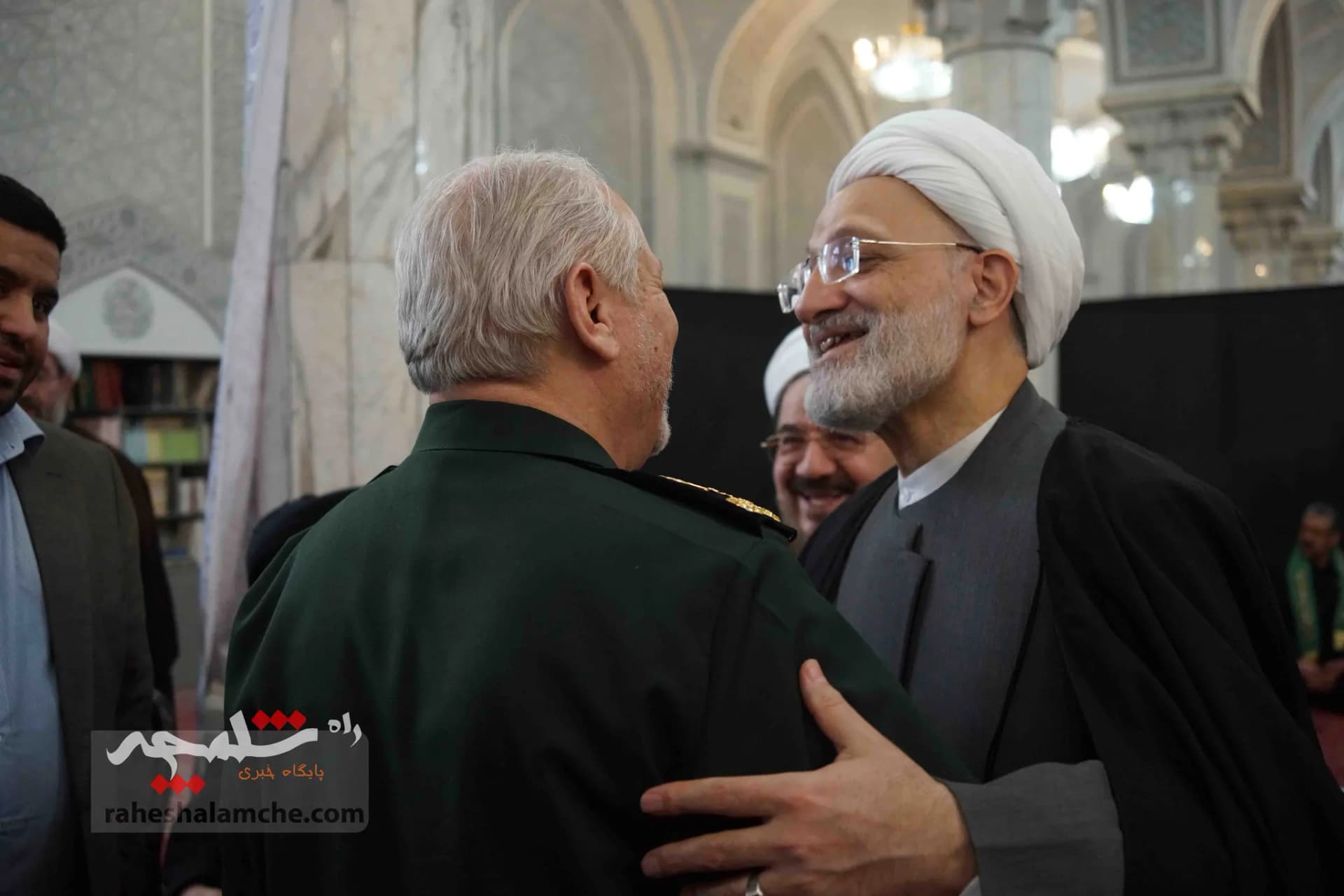 همه شخصیتهایی که در مراسم ترحیم آیتالله امام کاشانی حضور داشتند +تصاویر — تصویر 78