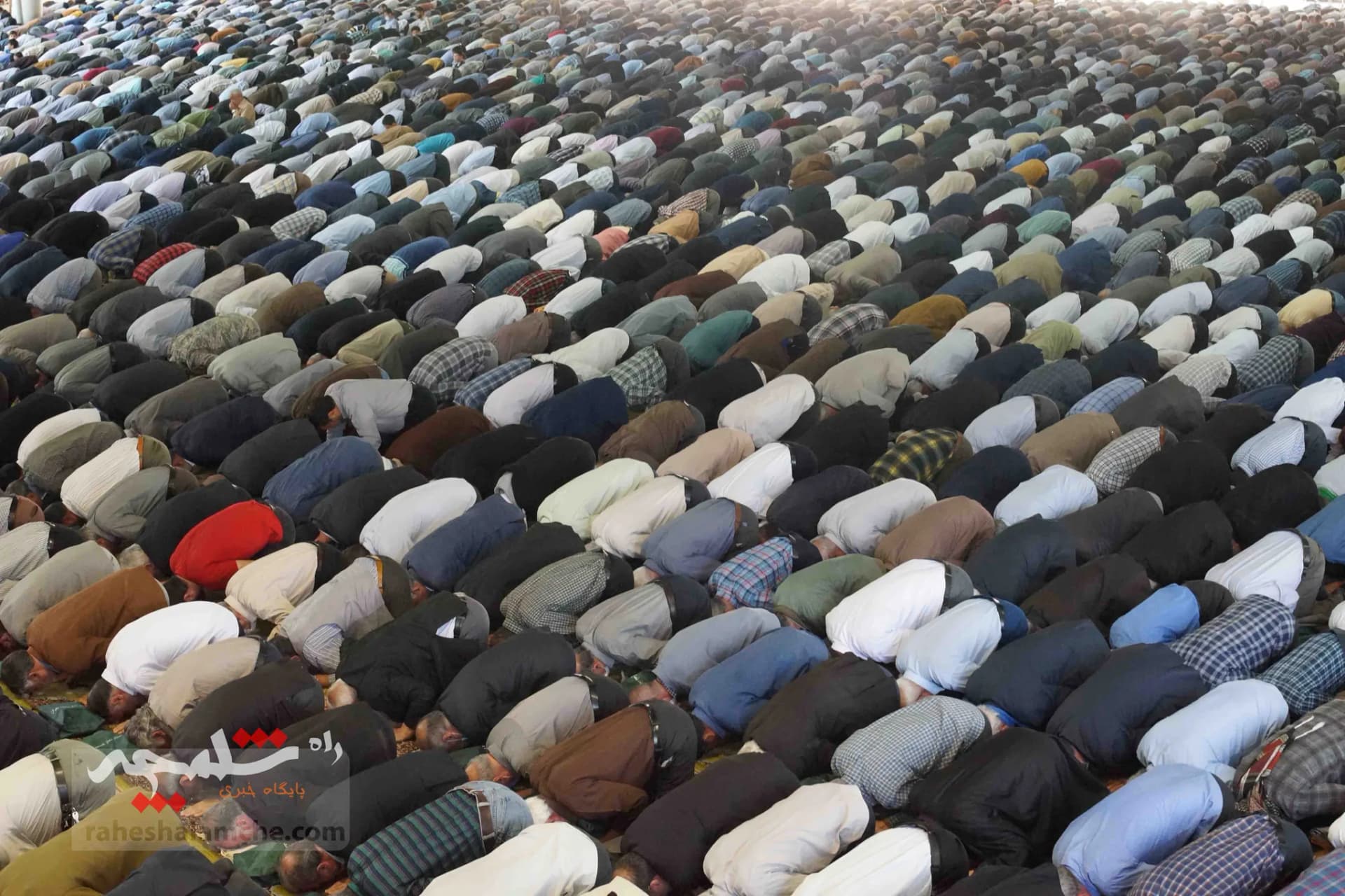آخرین نمازجمعه ماه مبارک رمضان در تهران برگزار شد +تصاویر — تصویر 35
