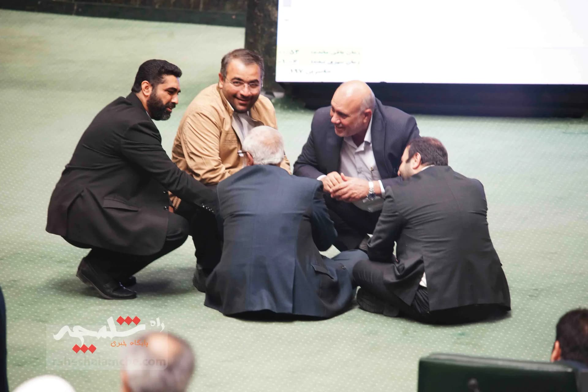 تصاویر اختصاصی راه شلمچه از تحصن نماینده تهران در مجلس — تصویر 19