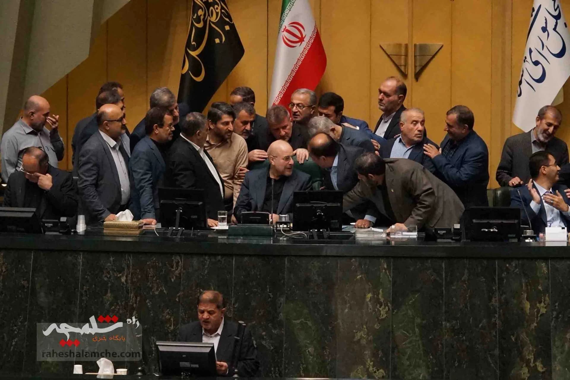 تحصن نمایندگان شمالی در صحن علنی امروز مجلس +تصاویر — تصویر 8