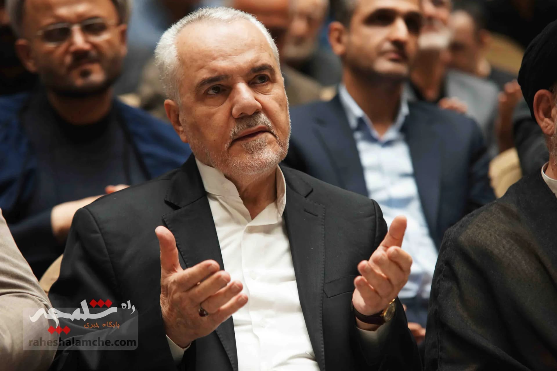 همه شخصیتهایی که در مراسم ختم مادر زریبافان شرکت کرده بودند +تصاویر — تصویر 86