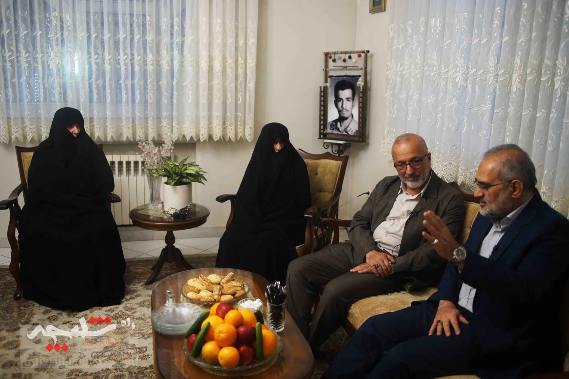 حضور سیدمحمد حسینی در منزل سه شهید +تصاویر — تصویر 5