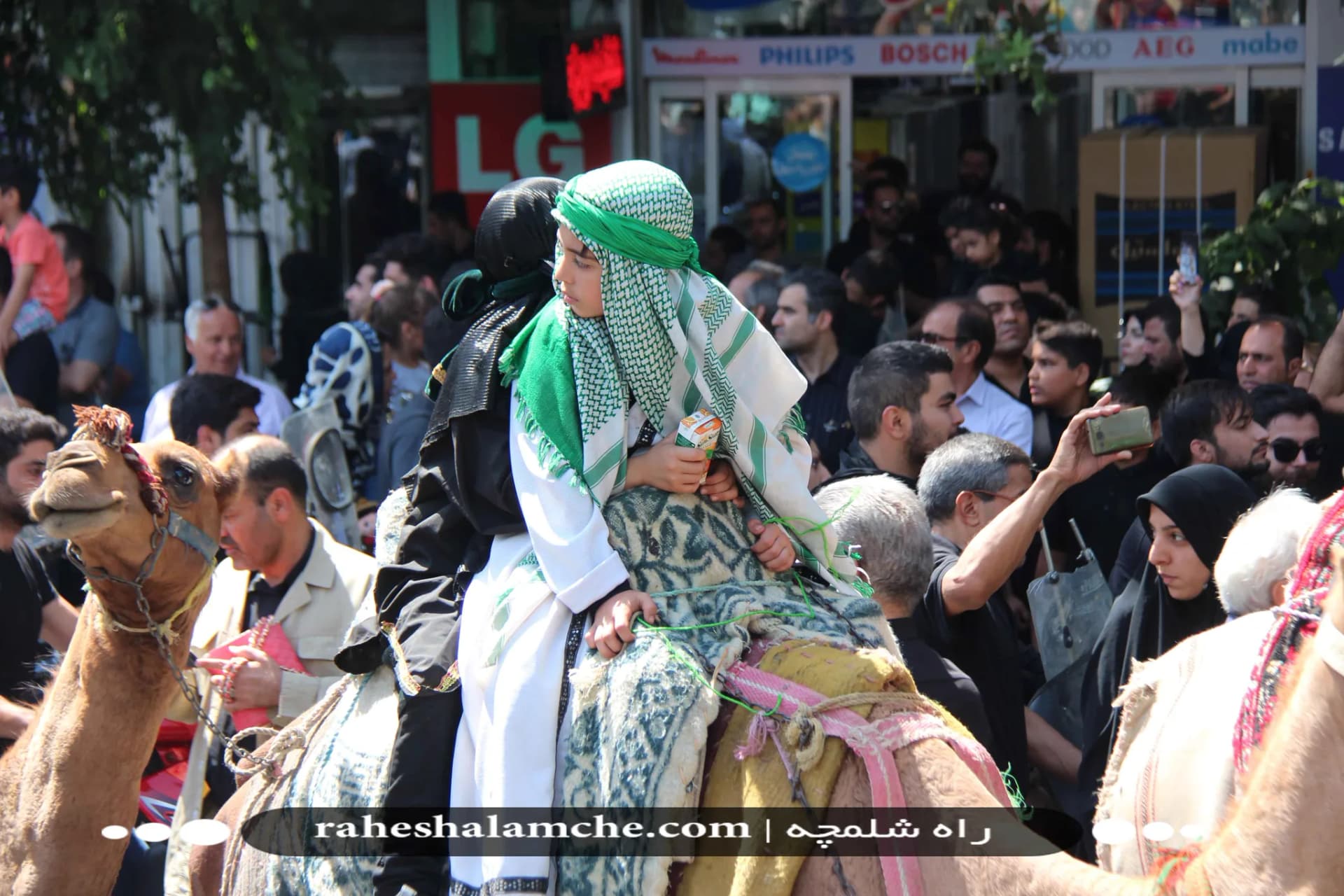 بزرگ ترین کاروان علامت کشی و دسته عزاداری بنیاسد در تهران/ تصاویر — تصویر 4
