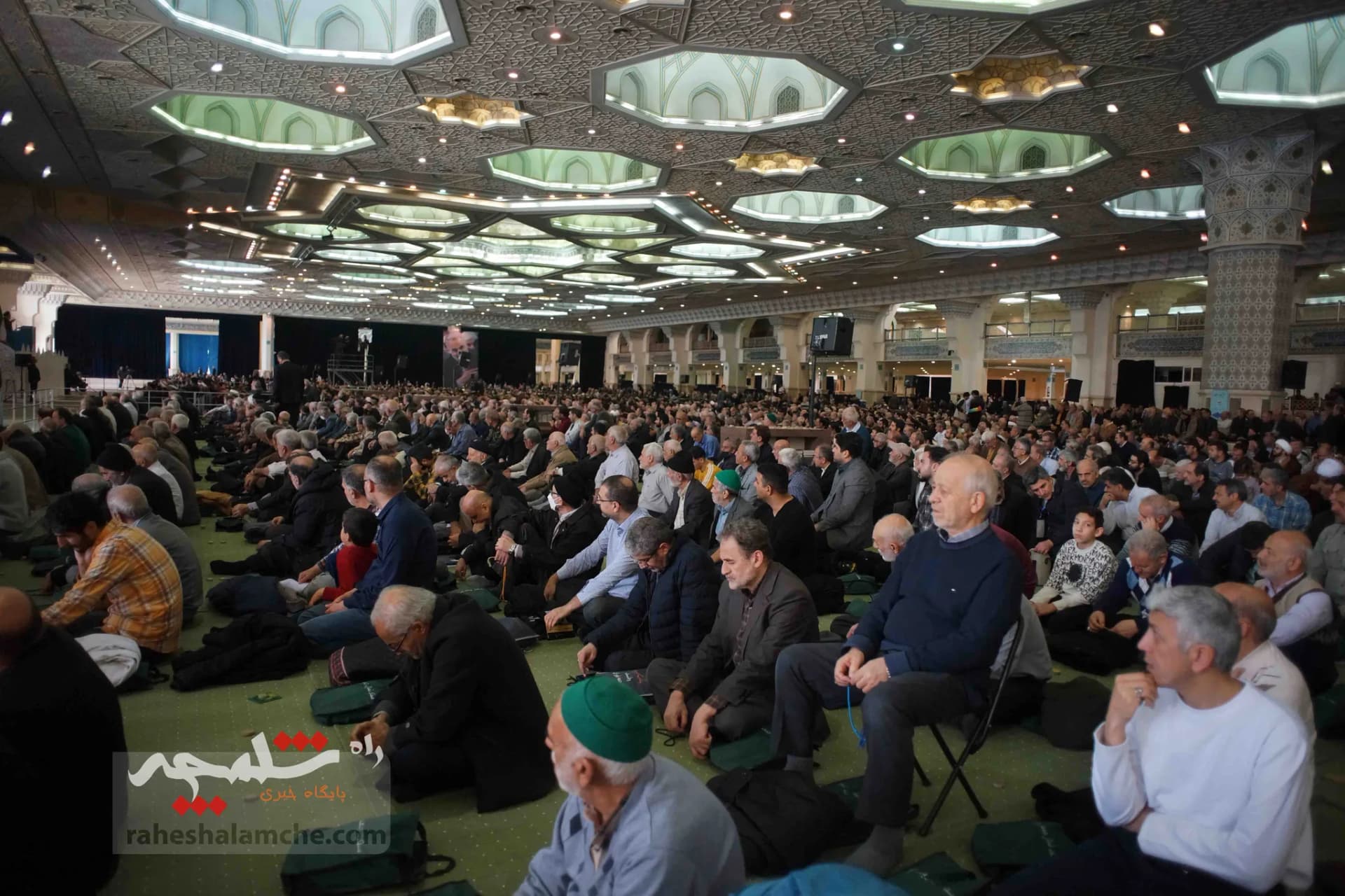 نمازجمعه این هفته تهران به امامت آیتالله خاتمی برگزار شد +تصاویر — تصویر 27