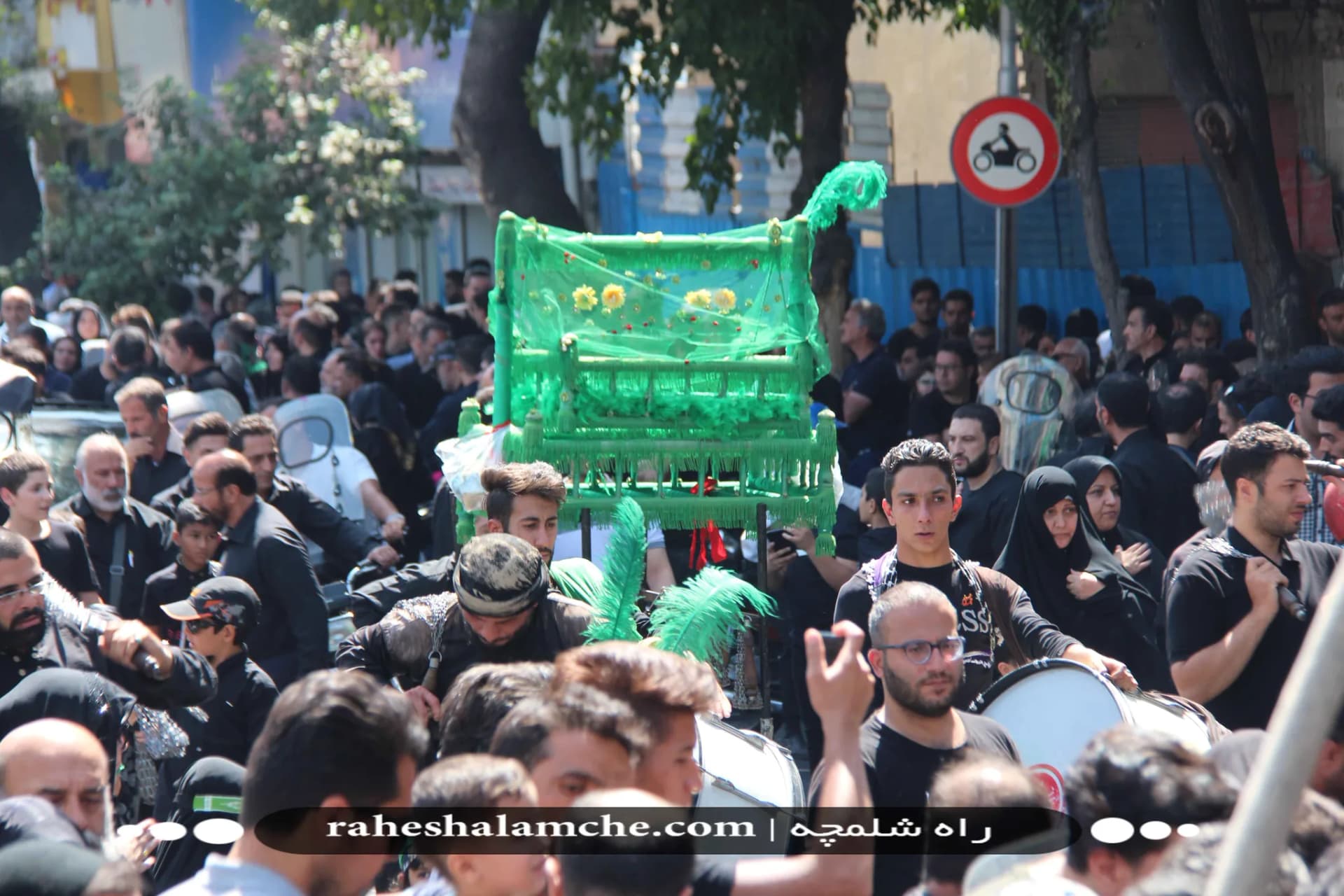 بزرگ ترین کاروان علامت کشی و دسته عزاداری بنیاسد در تهران/ تصاویر — تصویر 44