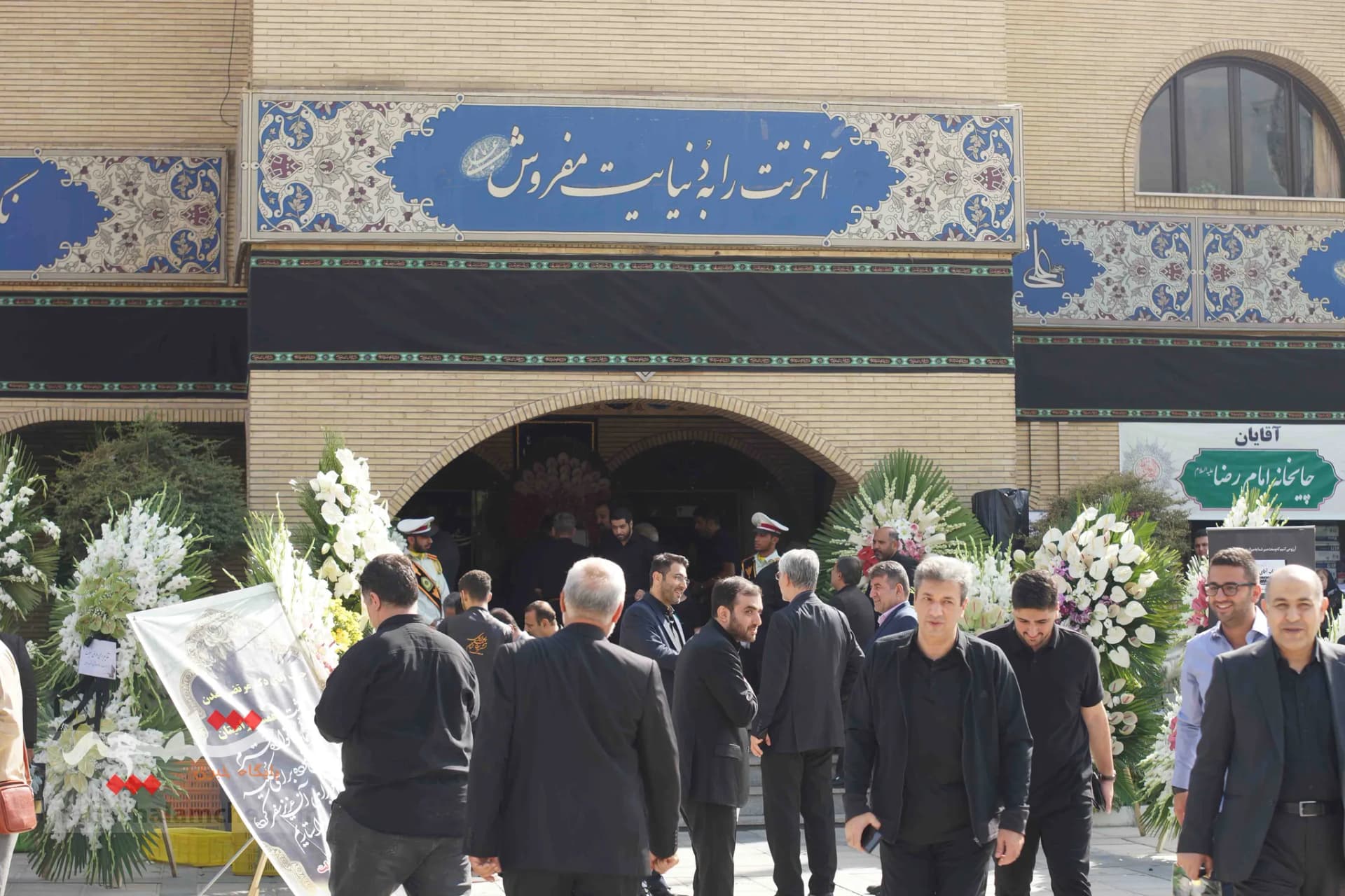 احمدینژادیها برای ختم همسر مرتضی تمدن سنگ تمام گذاشتند +تصاویر — تصویر 103