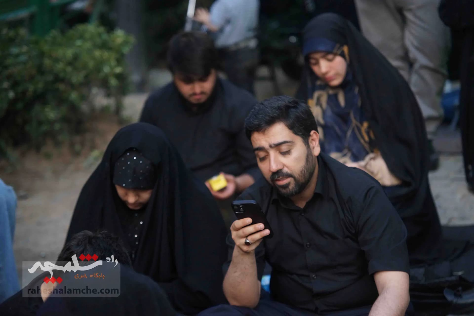 طنین دعای پرفیض عرفه در خیابان 17 شهریور تهران — تصویر 15