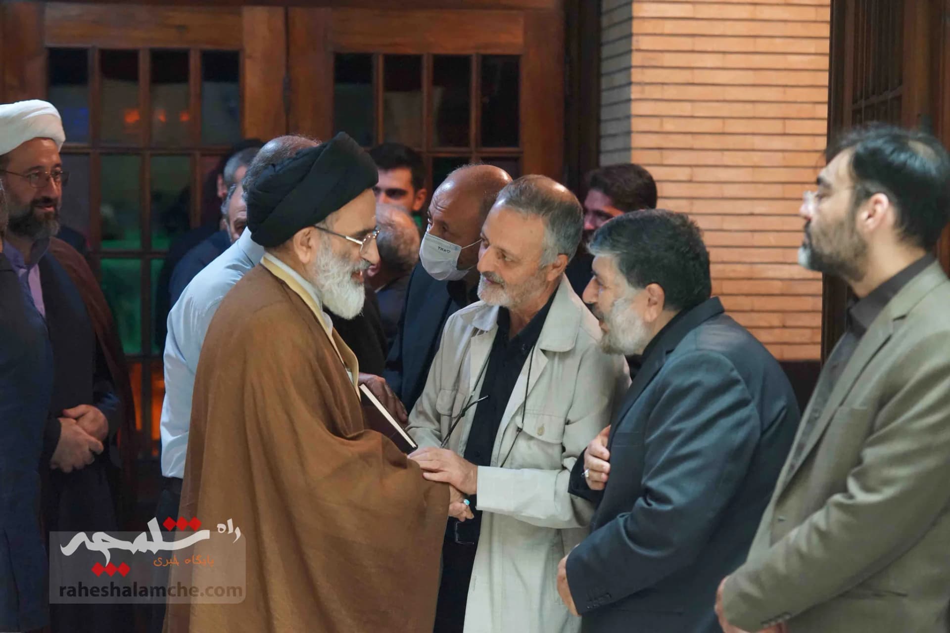 همه شخصیتهایی که در مراسم ختم مادر زریبافان شرکت کرده بودند +تصاویر — تصویر 21