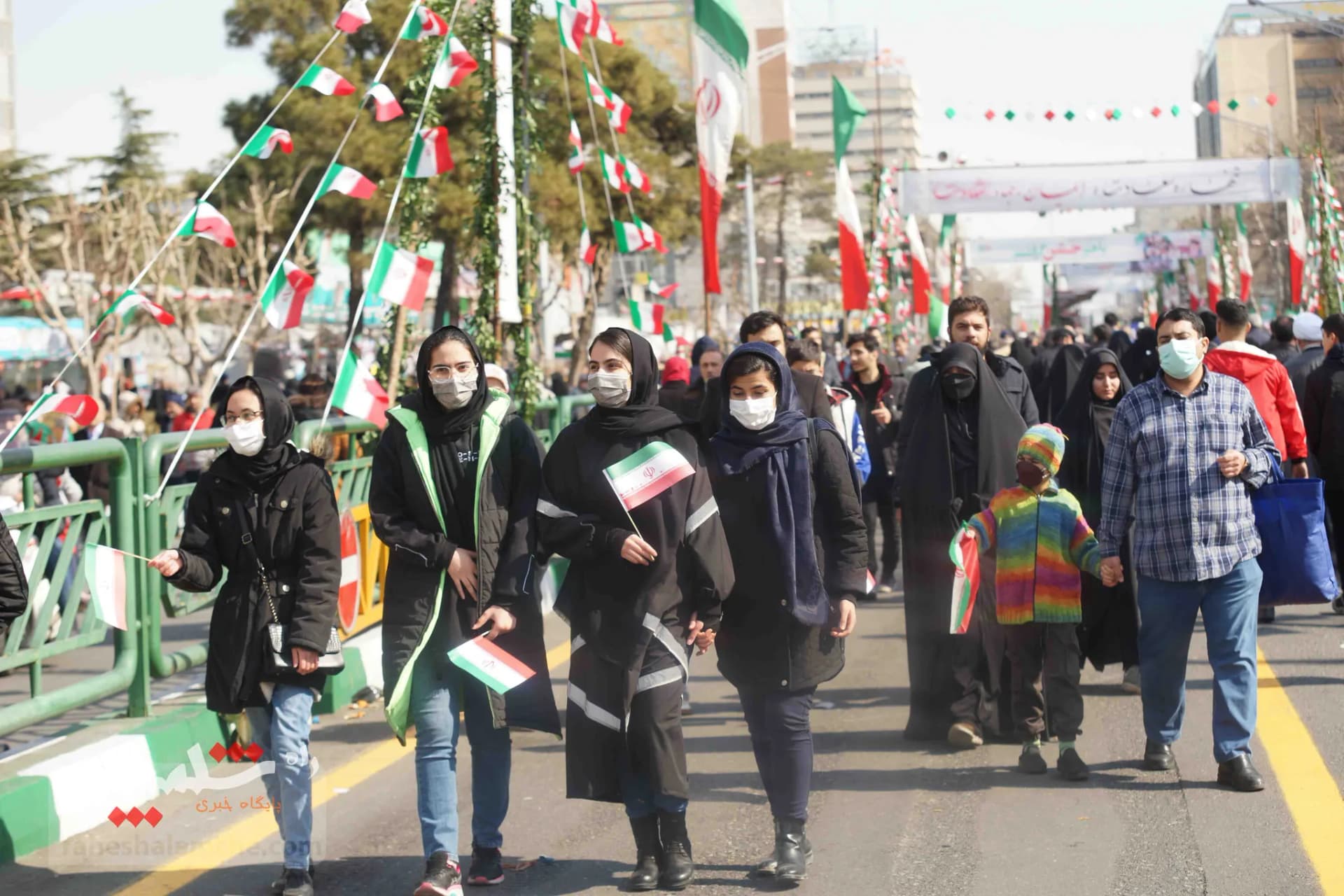 خروش ملت استوار ایران اسلامی در جشن ۴۴سالگی انقلاب اسلامی +تصاویر — تصویر 56