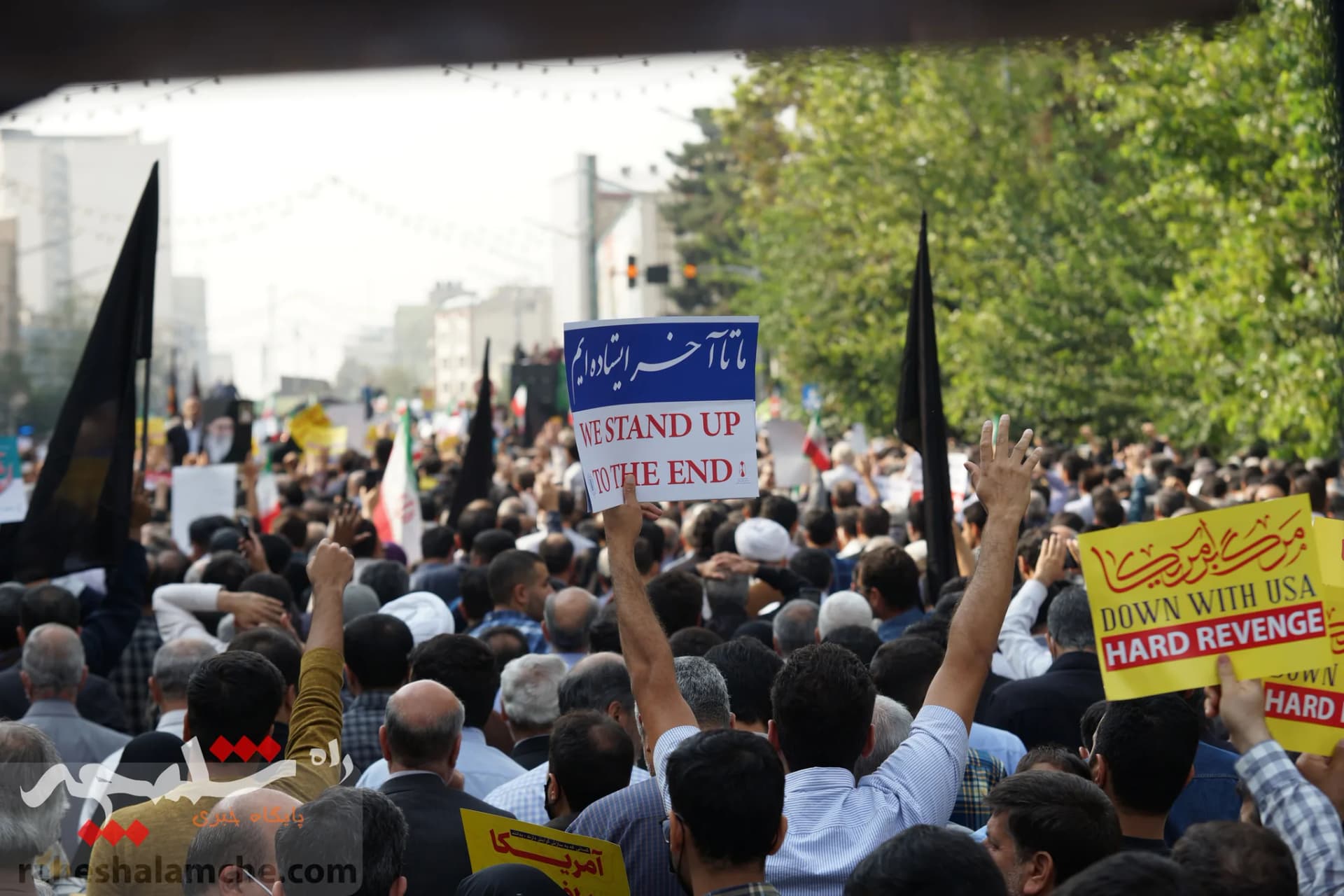 راهپیمایی عظیم تهرانیها با شعار؛ «سپاه انقلابی، انتقام انتقام» +تصاویر — تصویر 12