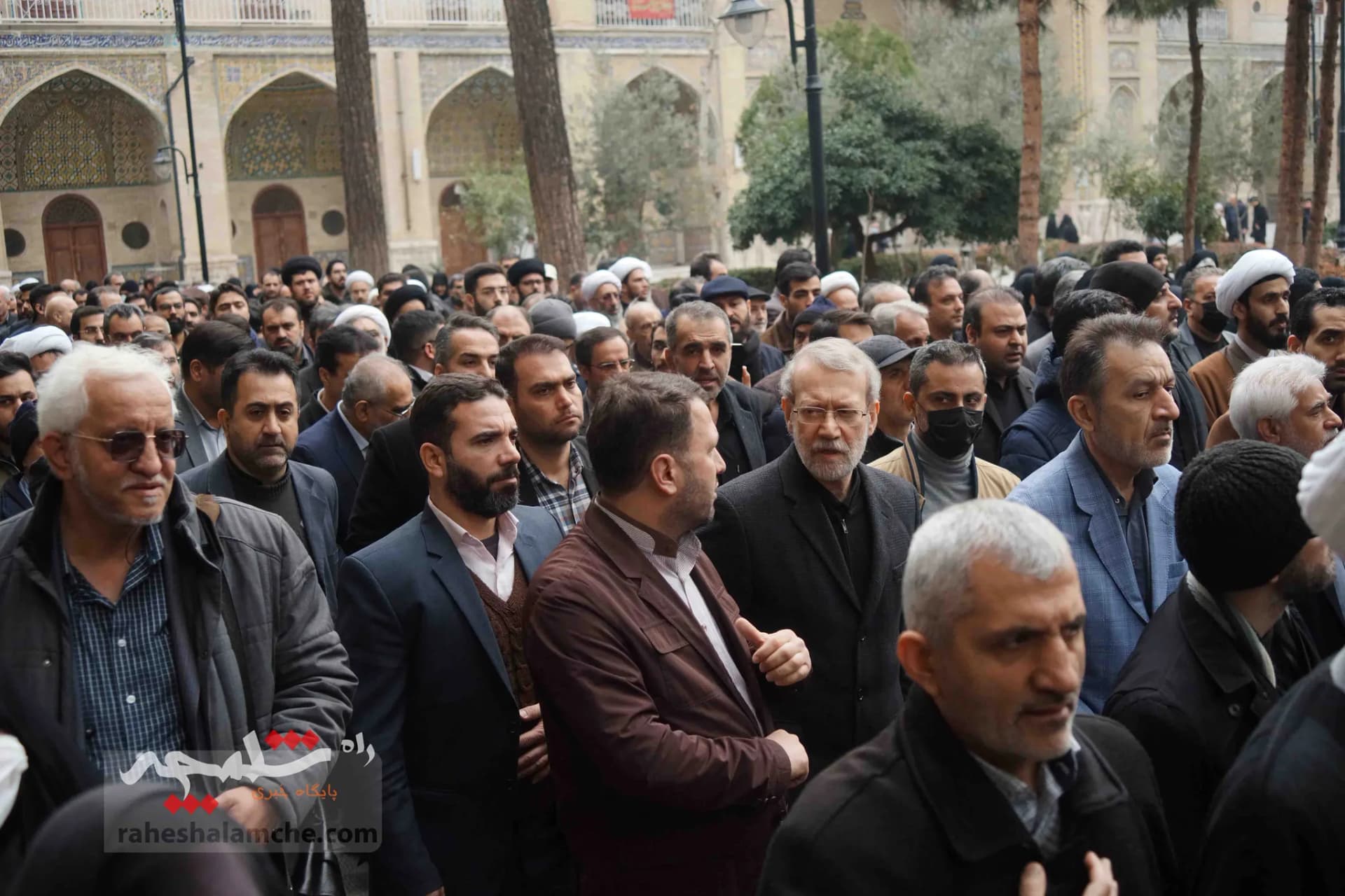 تشییع پیکر آیتالله امامی کاشانی +تصاویر — تصویر 27