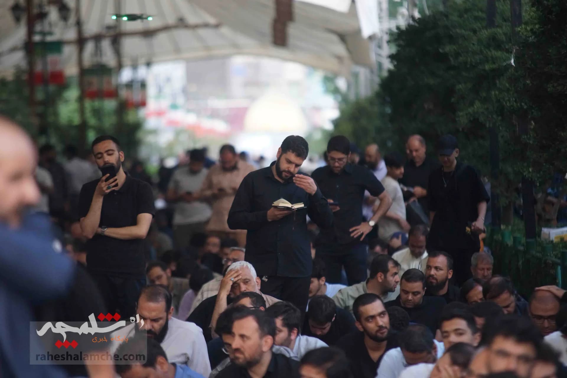 طنین دعای پرفیض عرفه در خیابان 17 شهریور تهران — تصویر 2