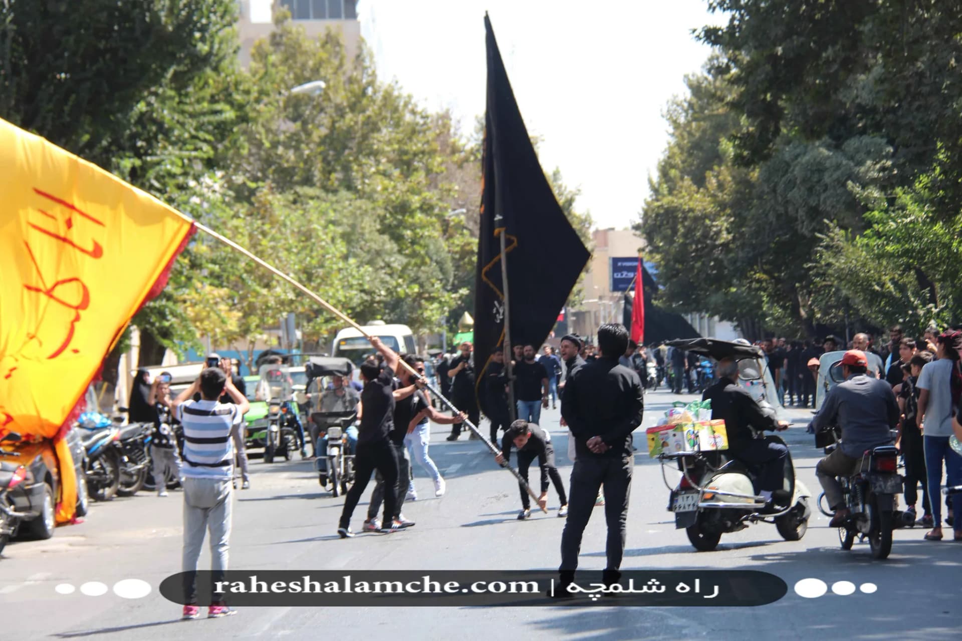 بزرگ ترین کاروان علامت کشی و دسته عزاداری بنیاسد در تهران/ تصاویر — تصویر 60