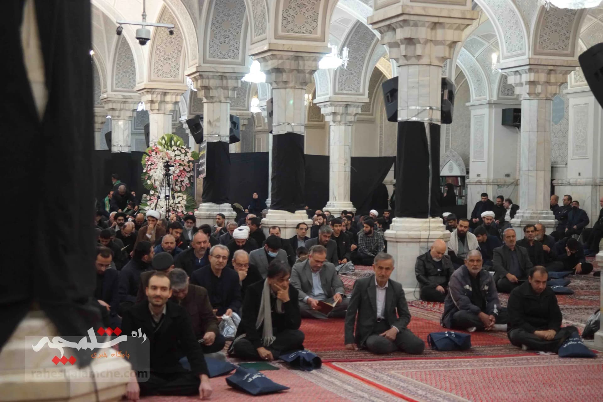 همه شخصیتهایی که در مراسم ترحیم آیتالله امام کاشانی حضور داشتند +تصاویر — تصویر 75