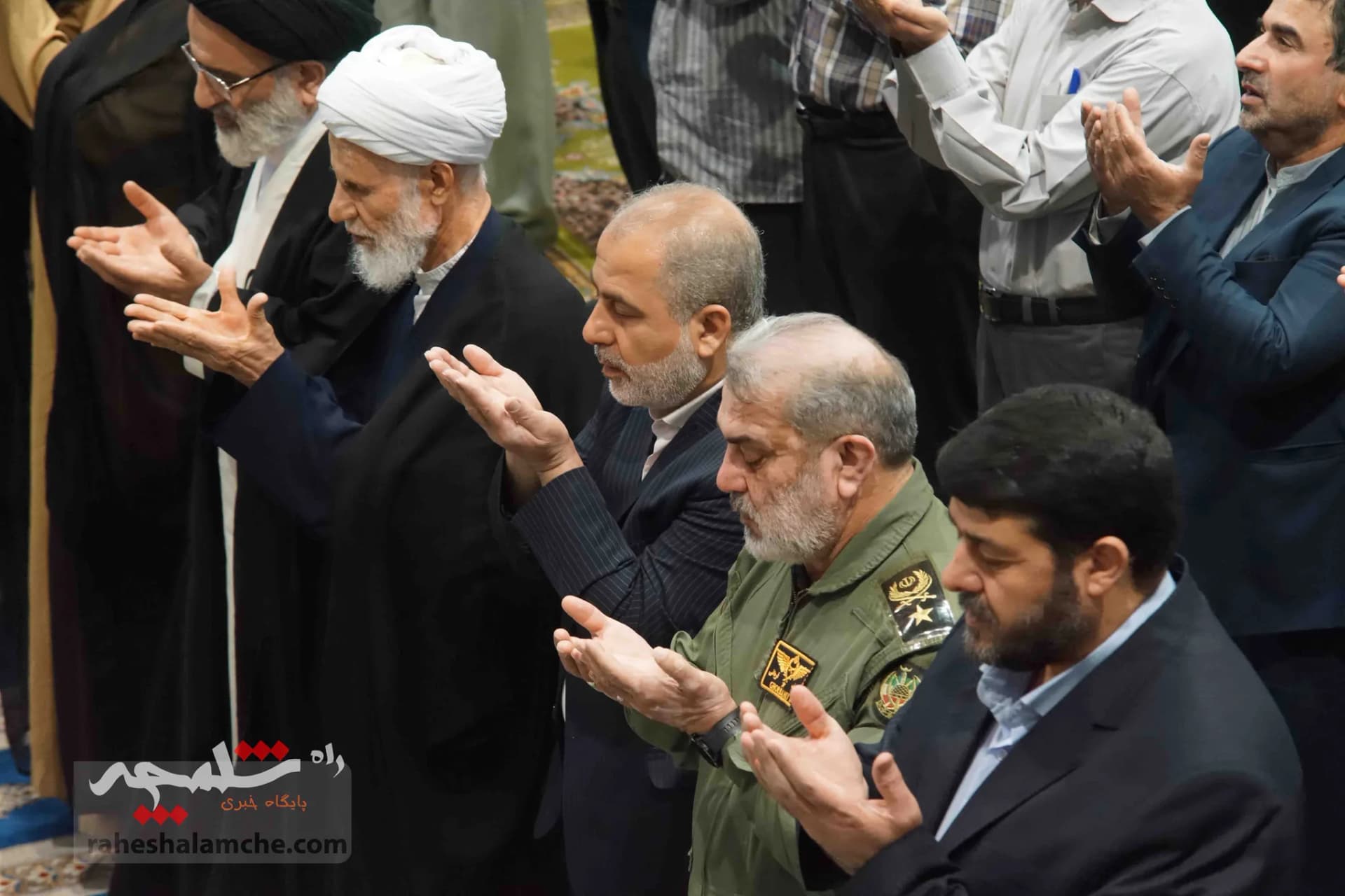 تصاویر امروز نماز جمعه تهران به امامت آیتالله خاتمی — تصویر 38