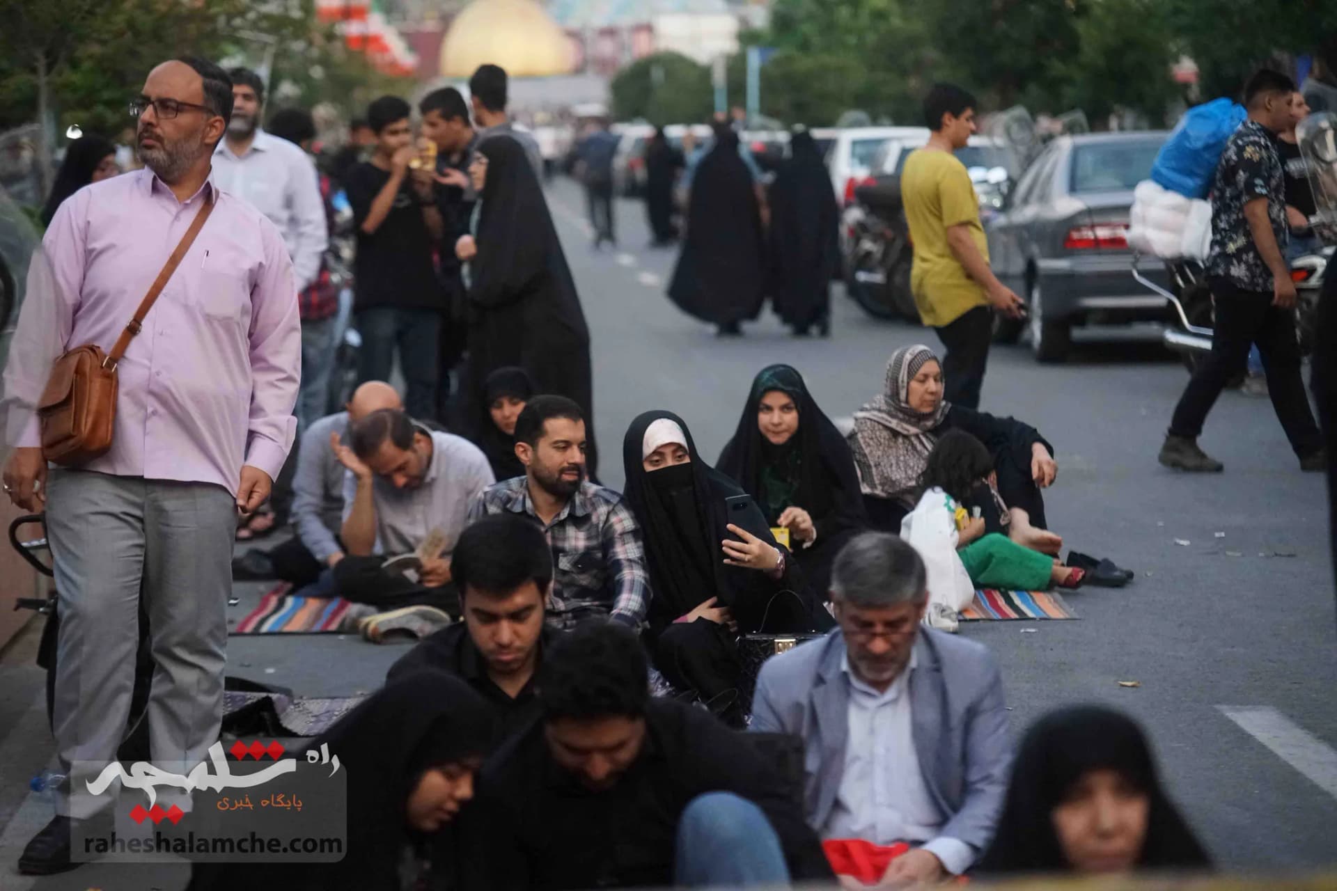طنین دعای پرفیض عرفه در خیابان 17 شهریور تهران — تصویر 21