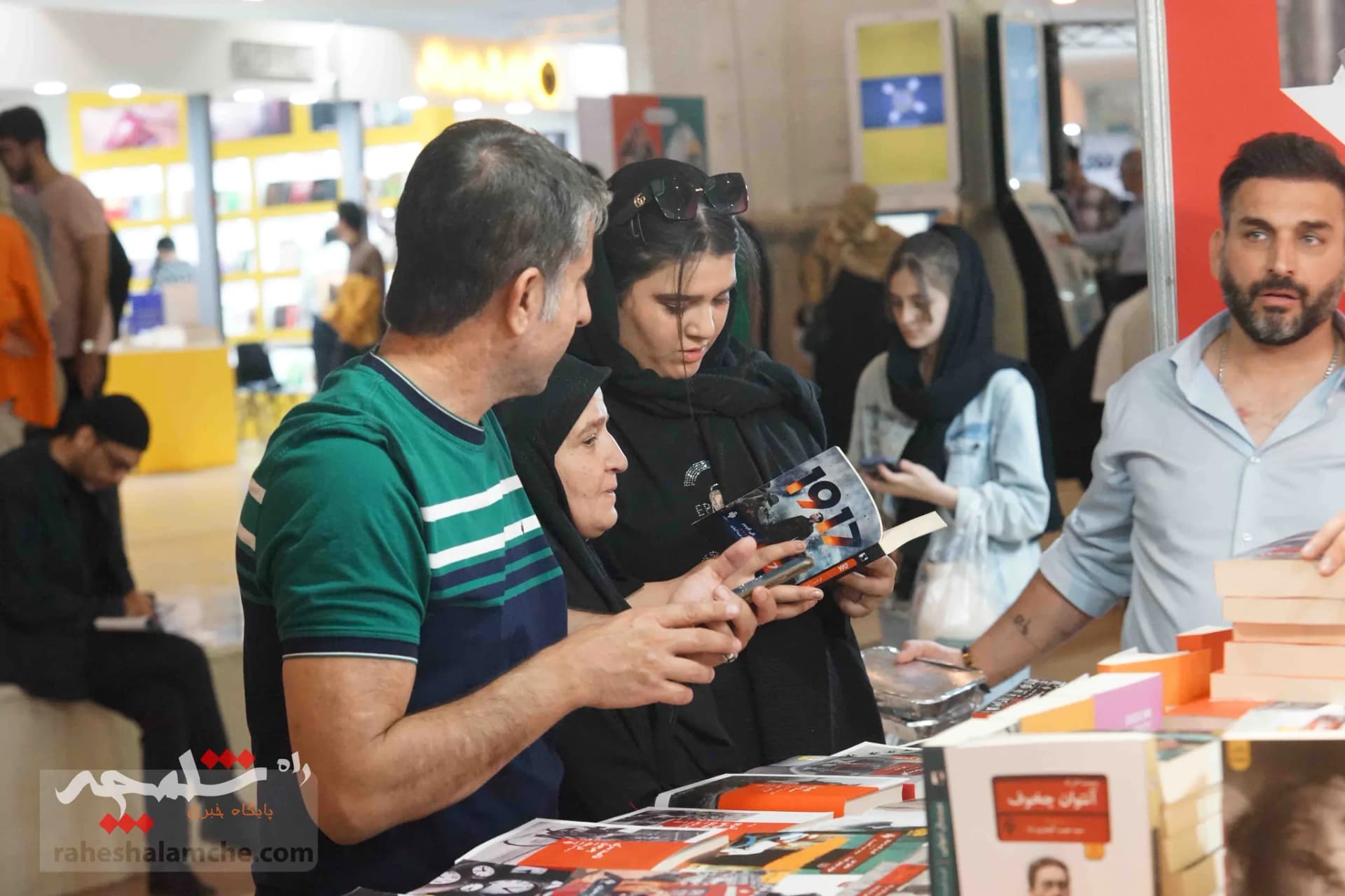 گزارش تصویری متفاوت از نمایشگاه کتاب تهران — تصویر 47