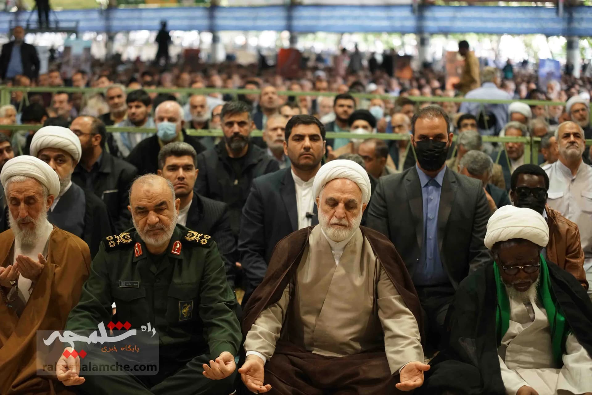 نمازجمعه تهران با حضور «شیخ زکزاکی» +تصاویر — تصویر 33